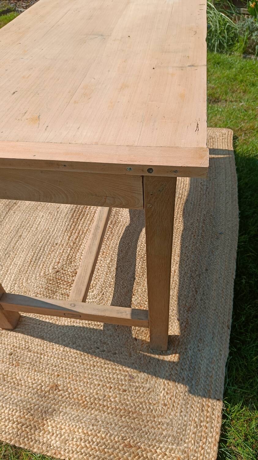 Old solid wood farmhouse table – chic country spirit