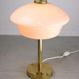 Lampe de table en laiton et verre du milieu du siècle