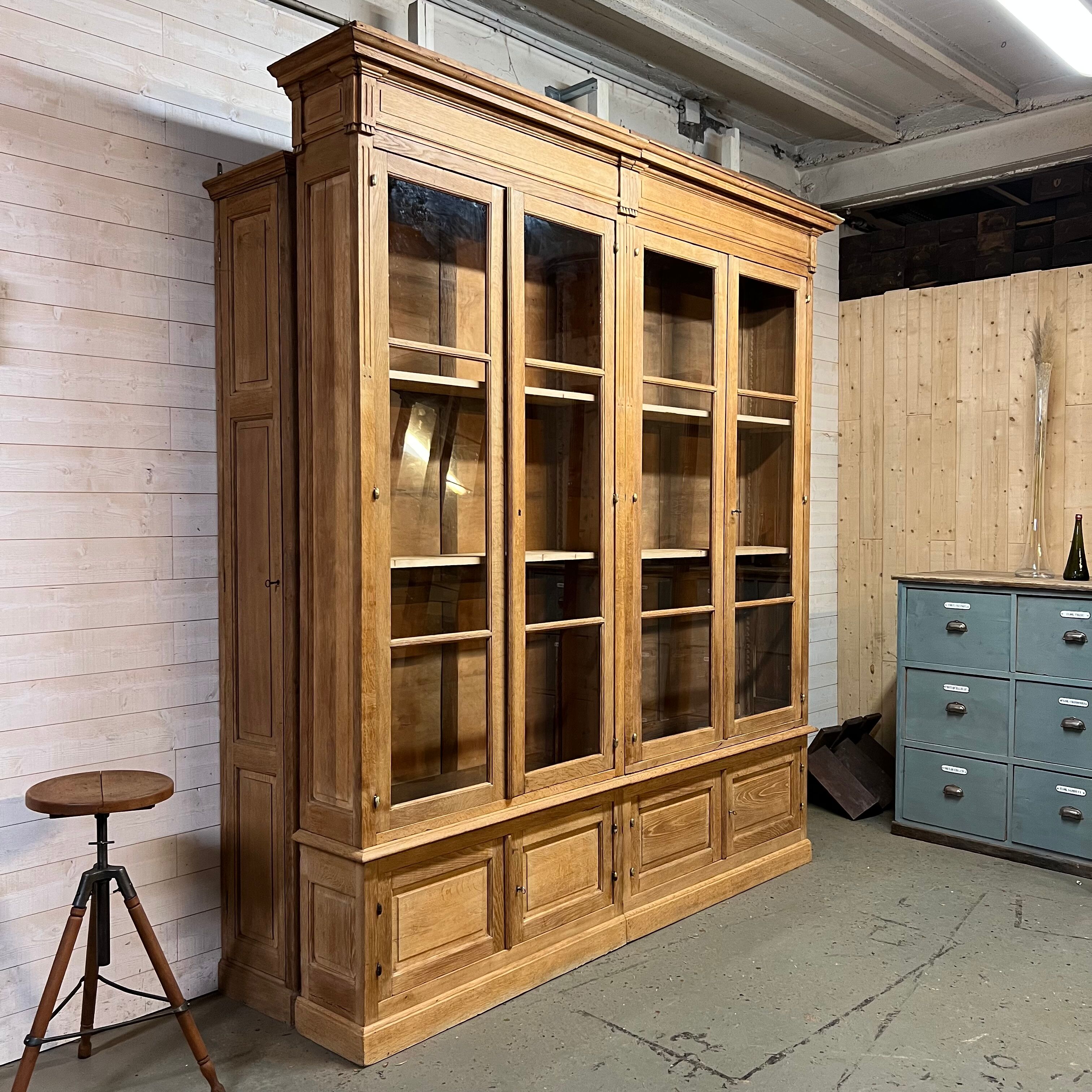 Showcase bookcase early XX th in solid oak