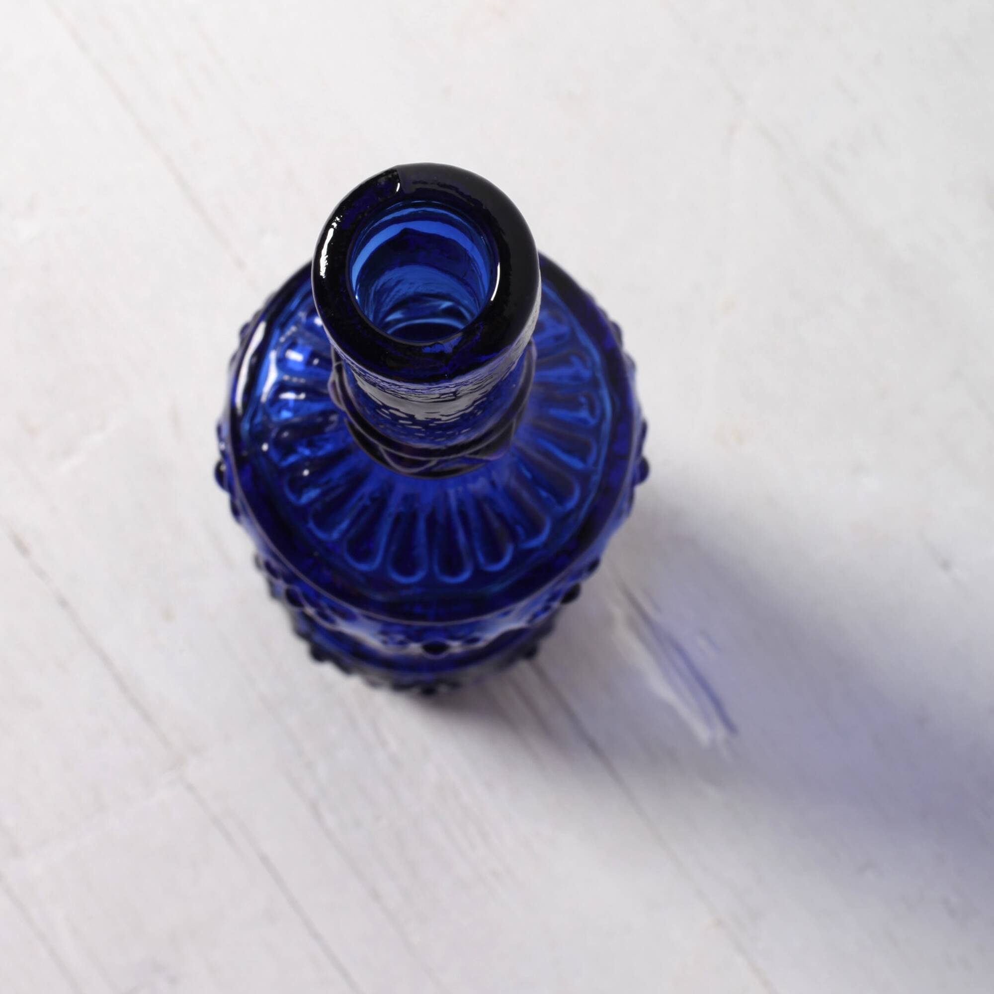 Bouteille décorative en verre bleu cobalt avec bouchon en liège / Espagne / Années 1990