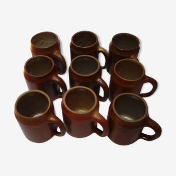 Lot de 9 mugs en grès