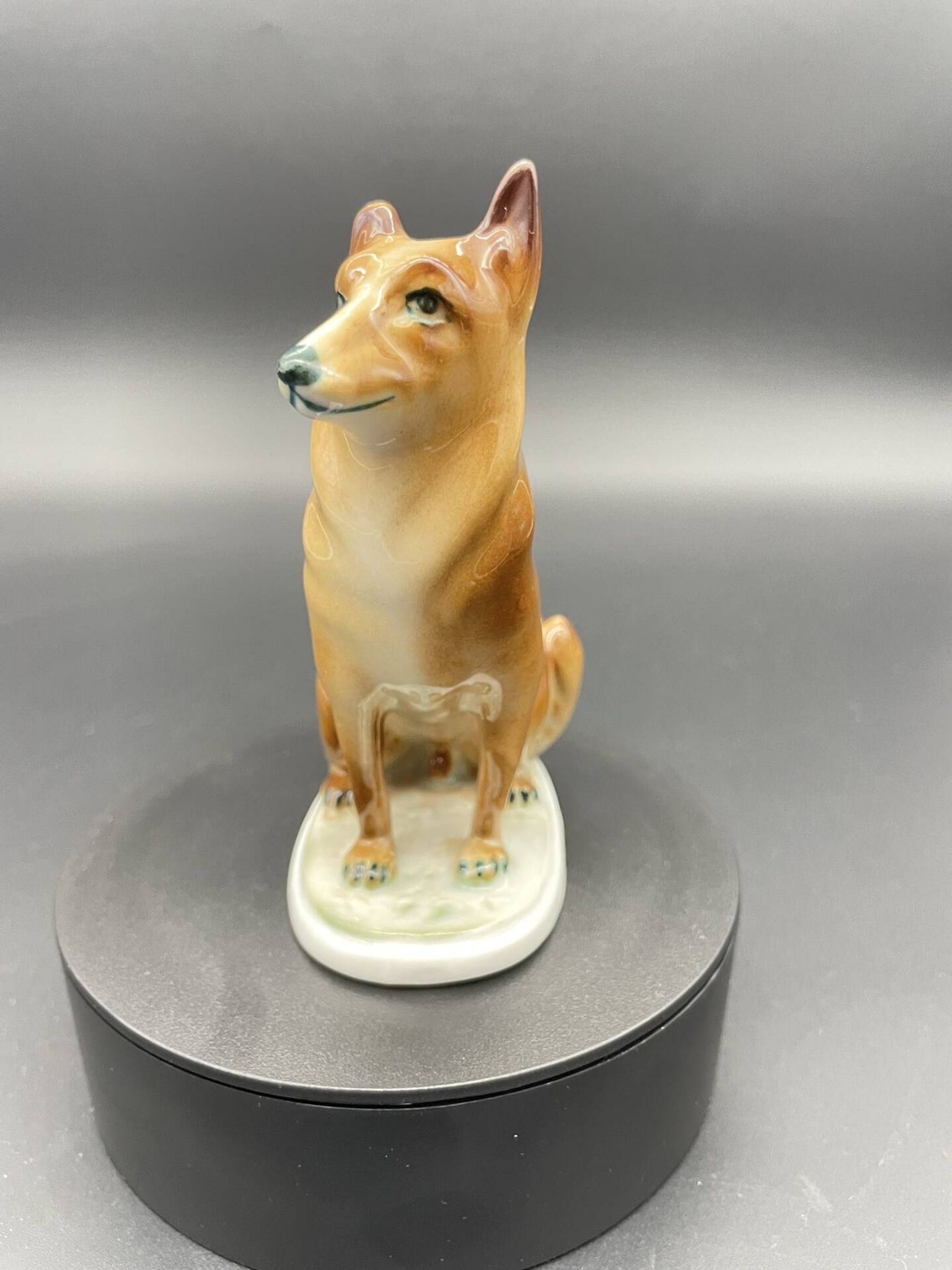Vintage porcelain sitting dog Zsolnay Pécs – Hungary, 1960s