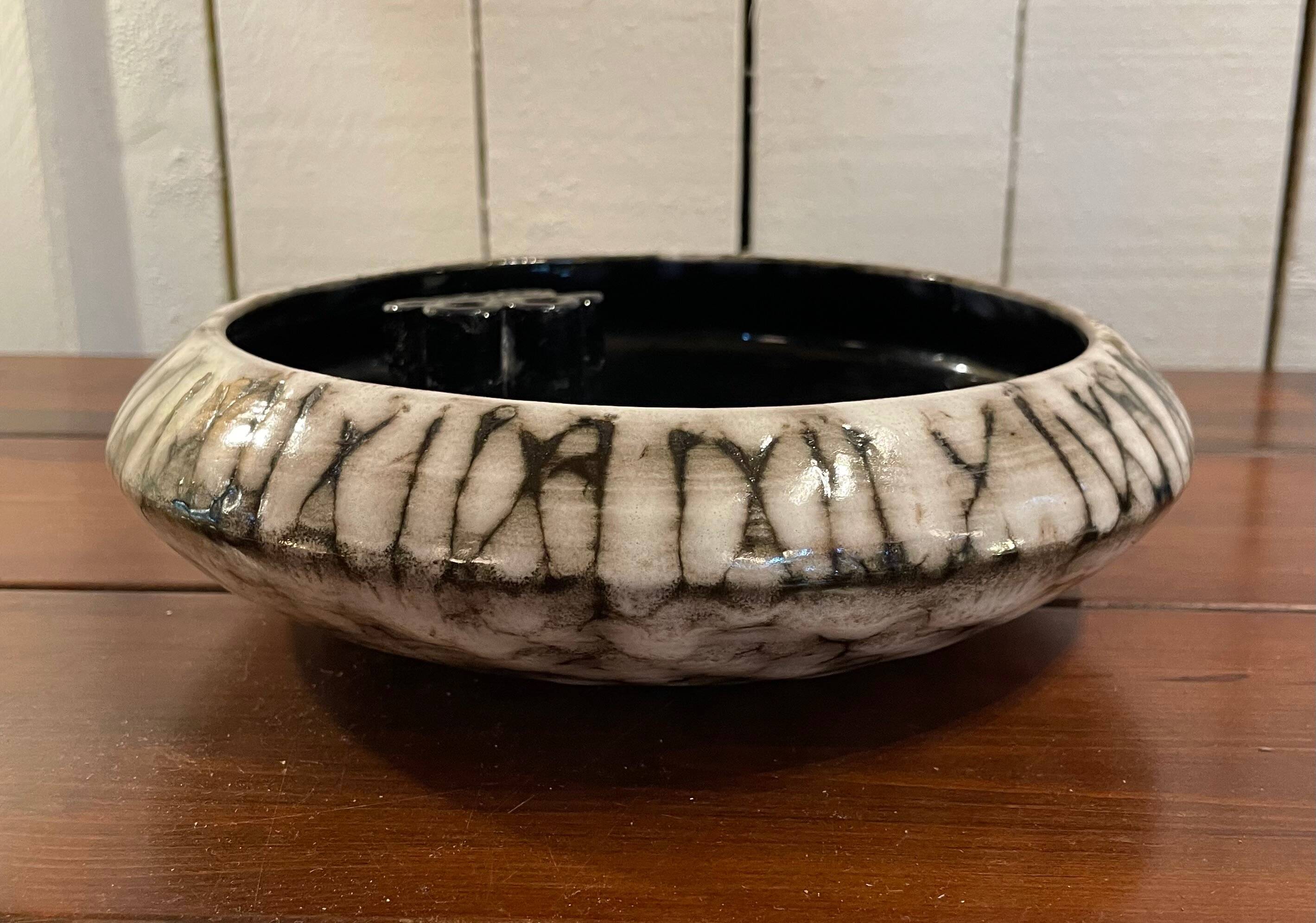 Hungarian ceramic empty pocket