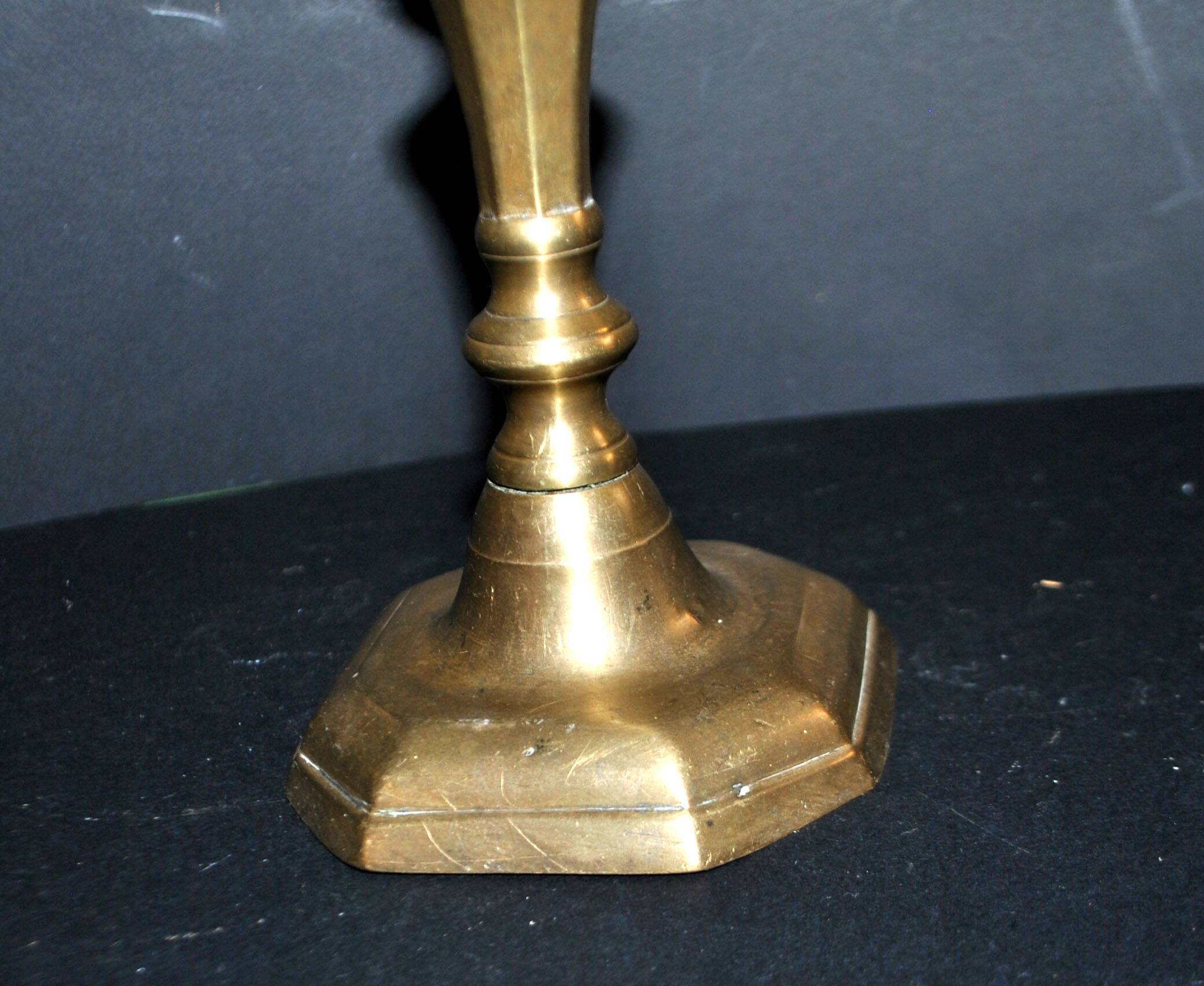 Antique octagonal candlestick in Regency bronze from the 19th century.