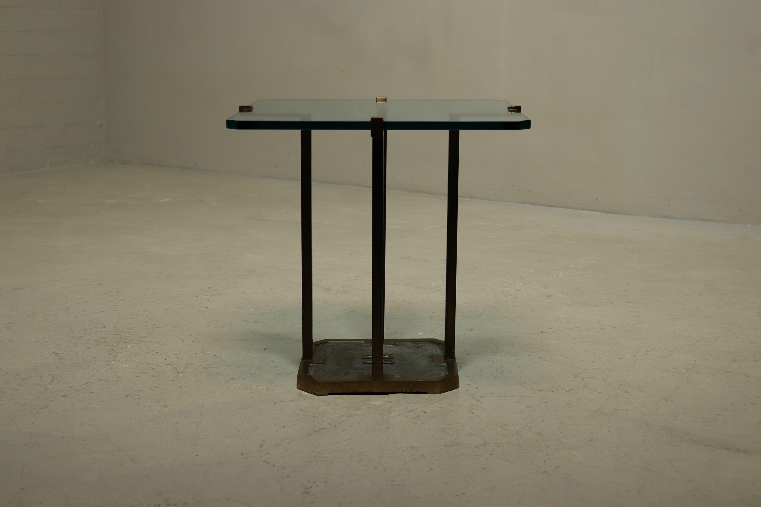 Table d'appoint modèle T18 par Peter Ghyczy années 1970