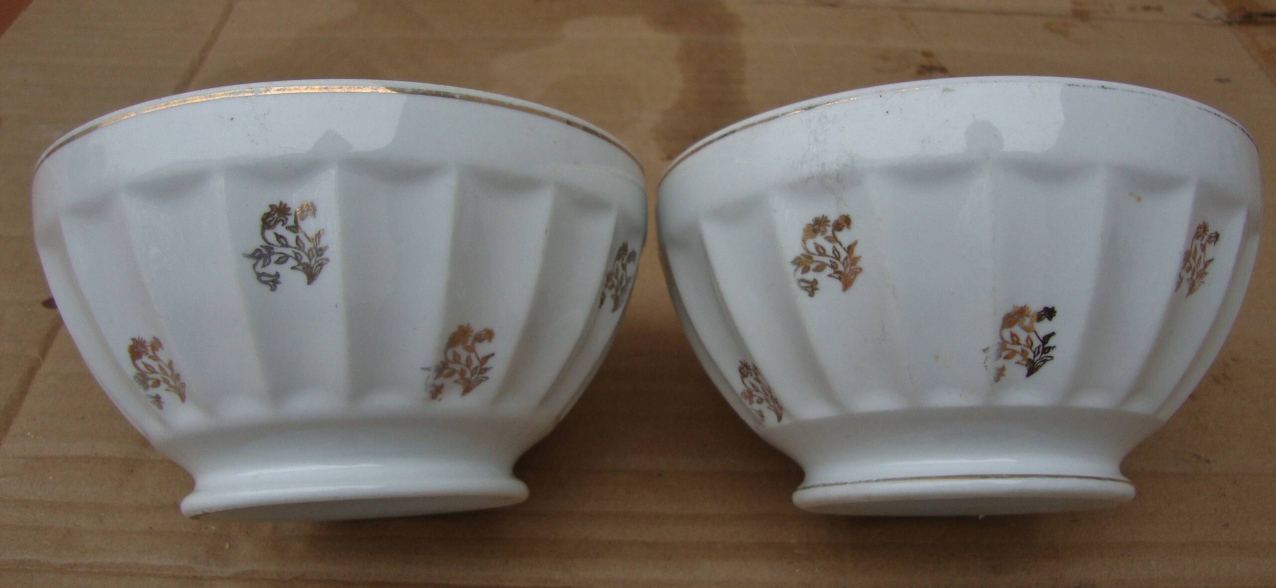 Set of 2 old ribbed white Longchamp porcelain bowls with gold decoration