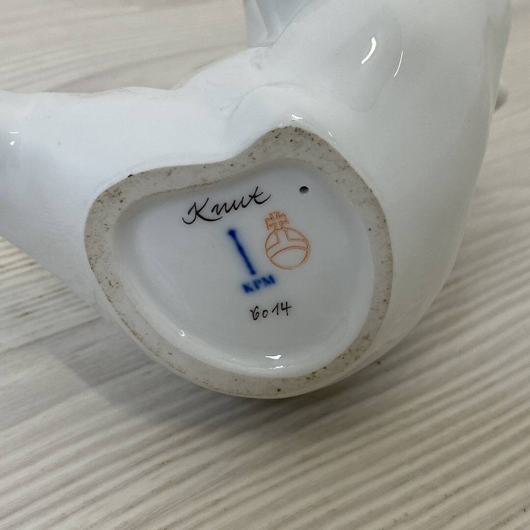 Ourson polaire en porcelaine