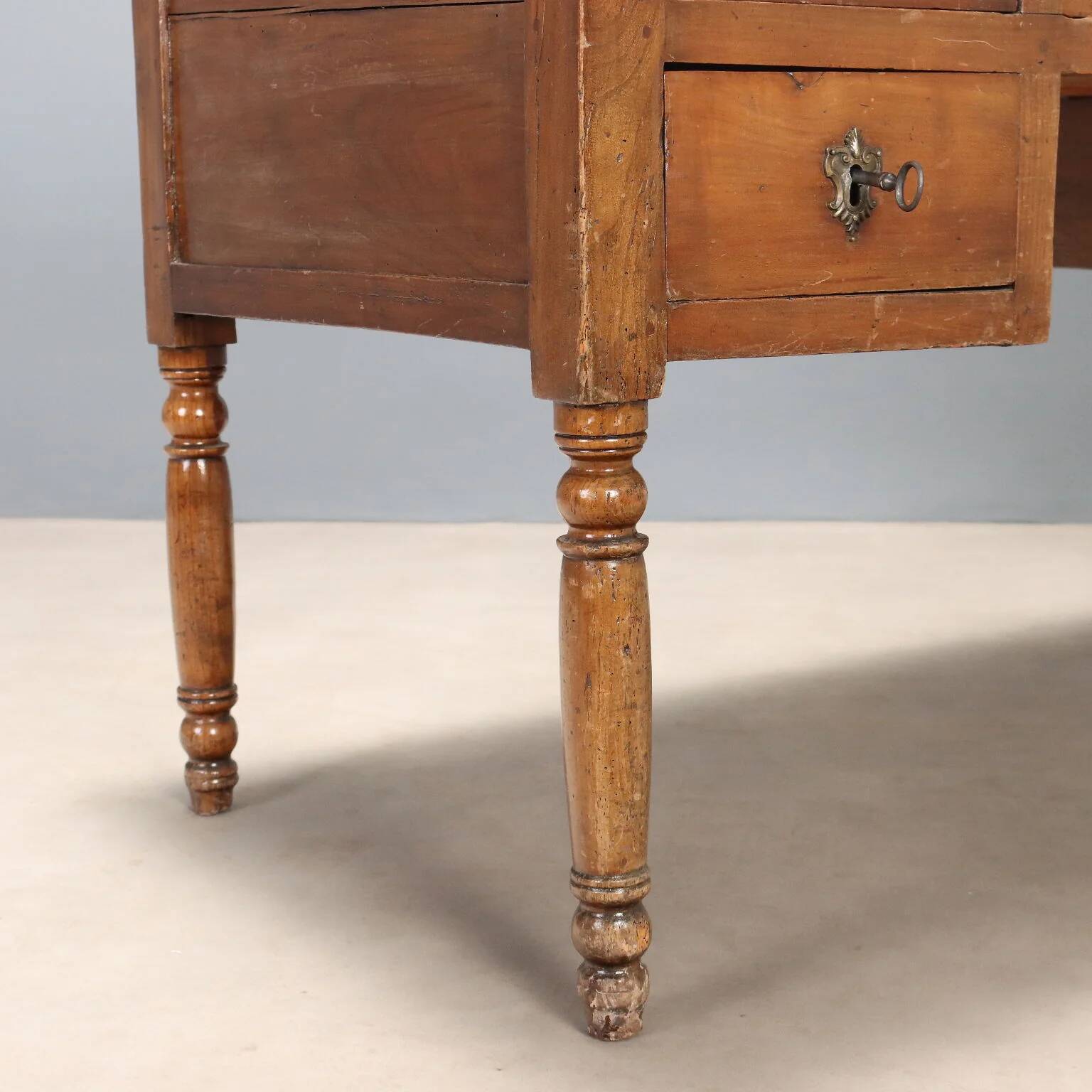 Bureau ancien Louis-Philippe en cerisier XIXe siècle