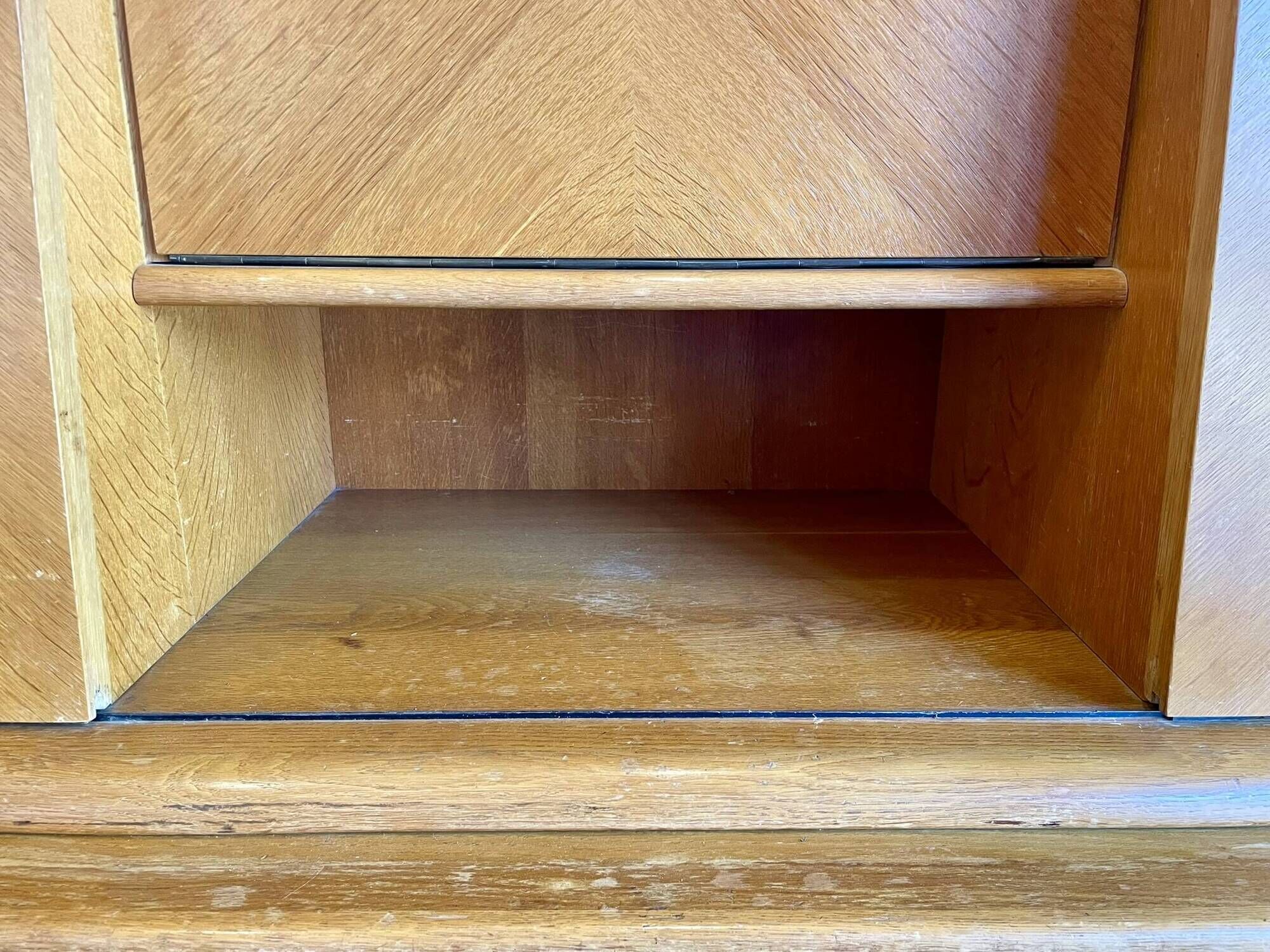 Vintage oak grand buffet Mid-Century Scandinavian with tapered legs from the 50s/70s.