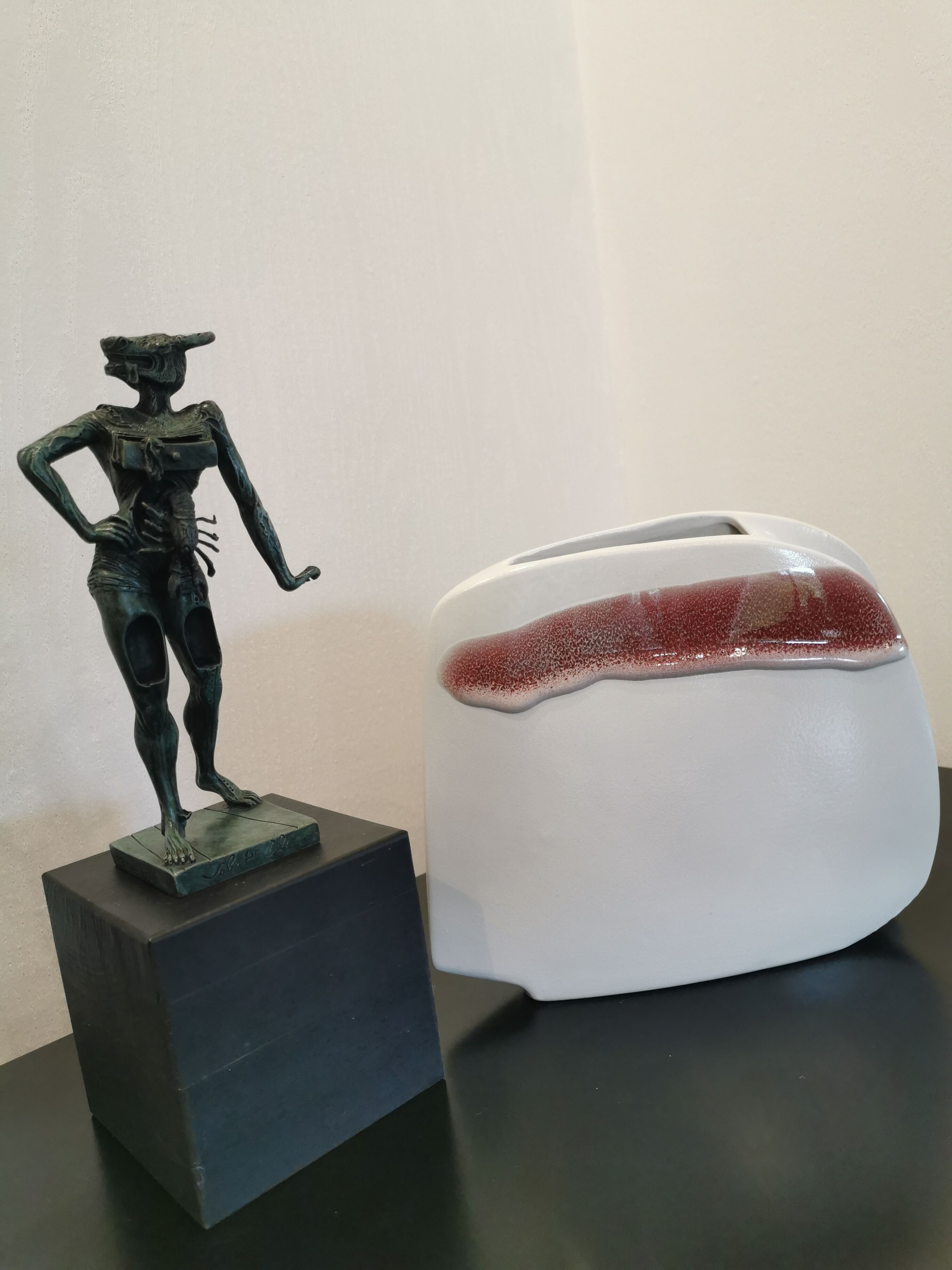 Virebent geometric vase