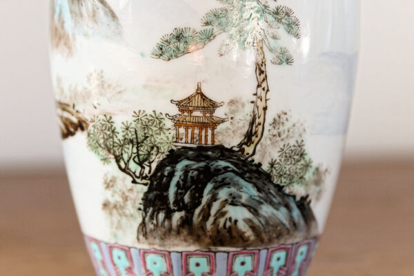 Vase en porcelaine de Chine, famille rose
