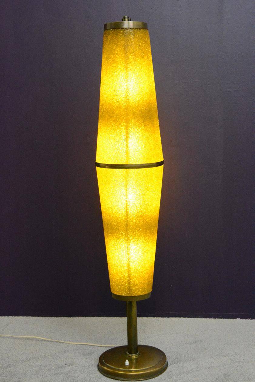 Totem floor lamp from the 60s in yellow granite methacrylate.