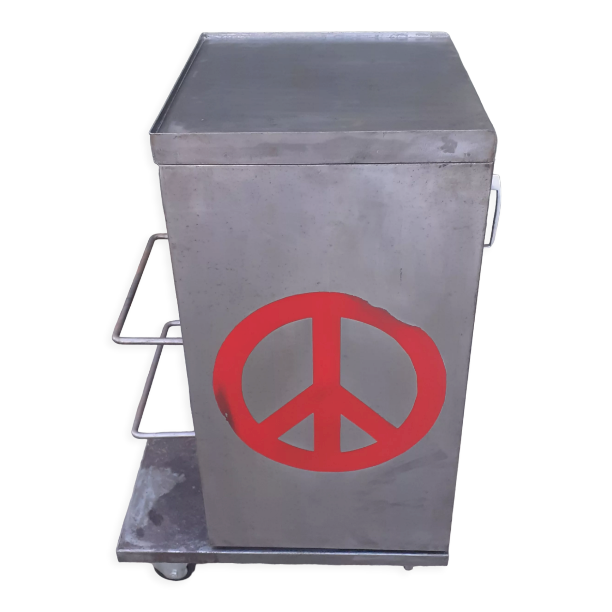 Metal service cabinet