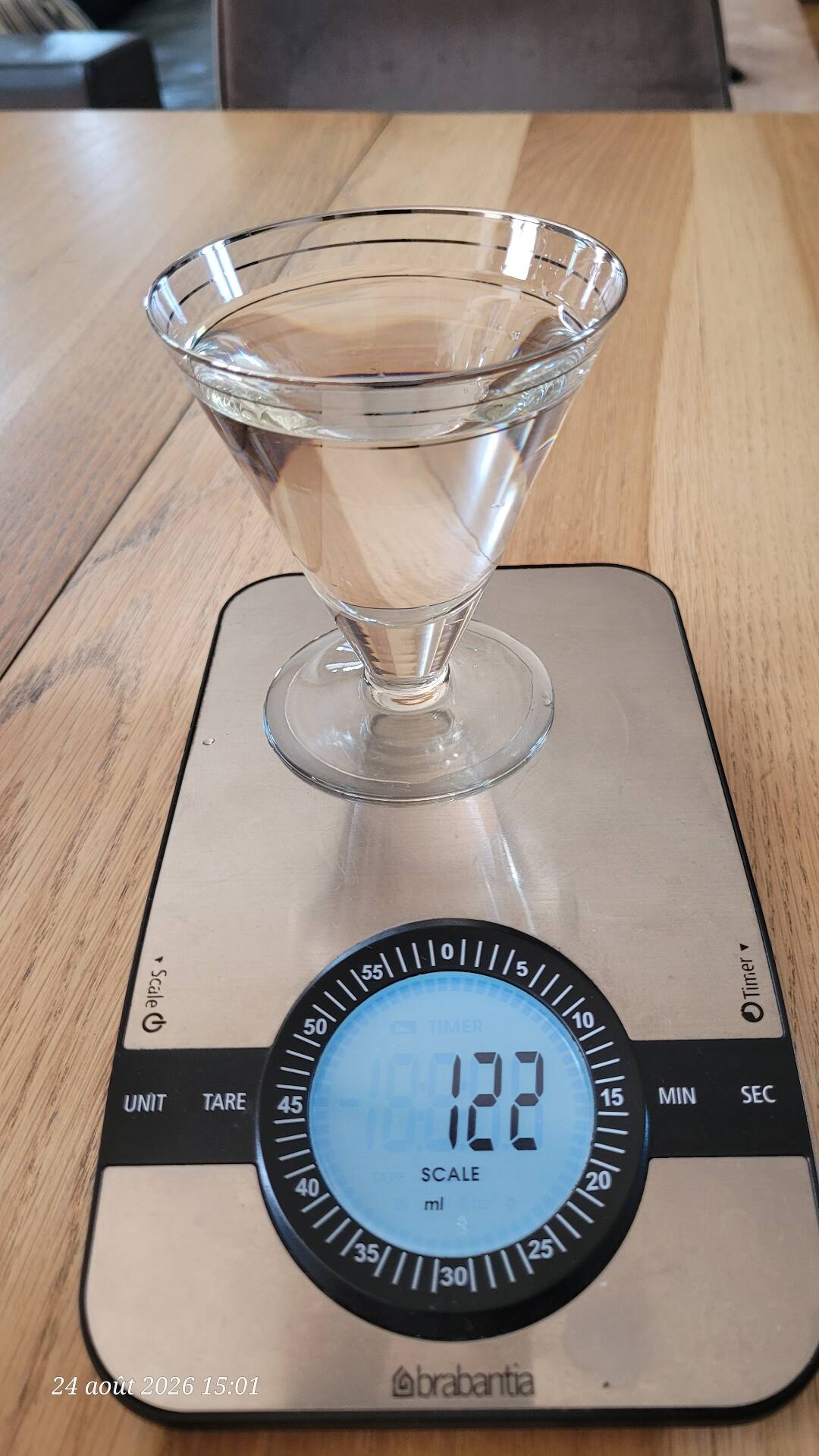 5 stemmed glasses