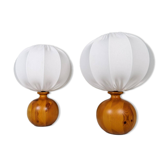 Sculptural modern table lamps from the mid-century in solid pine, Fagerhults Sweden, 1970.