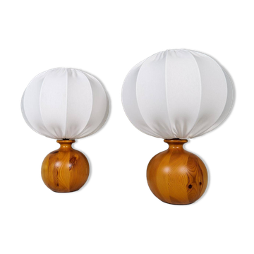 Sculptural modern table lamps from the mid-century in solid pine, Fagerhults Sweden, 1970.