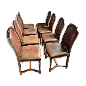Un lot de 8 chaises  - fond