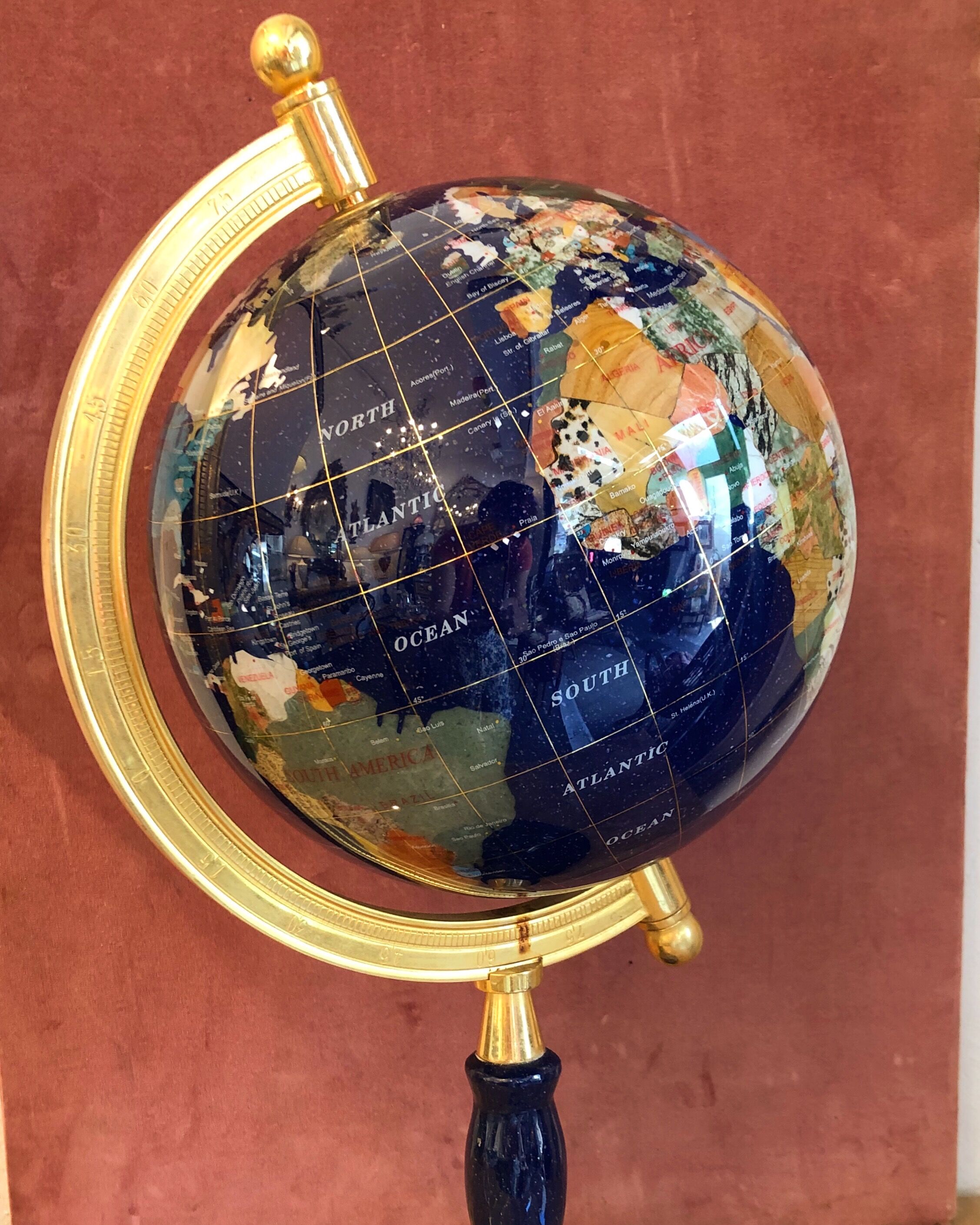 Globe terrestre g.e.m in lapis, hard pierres and motherpearl