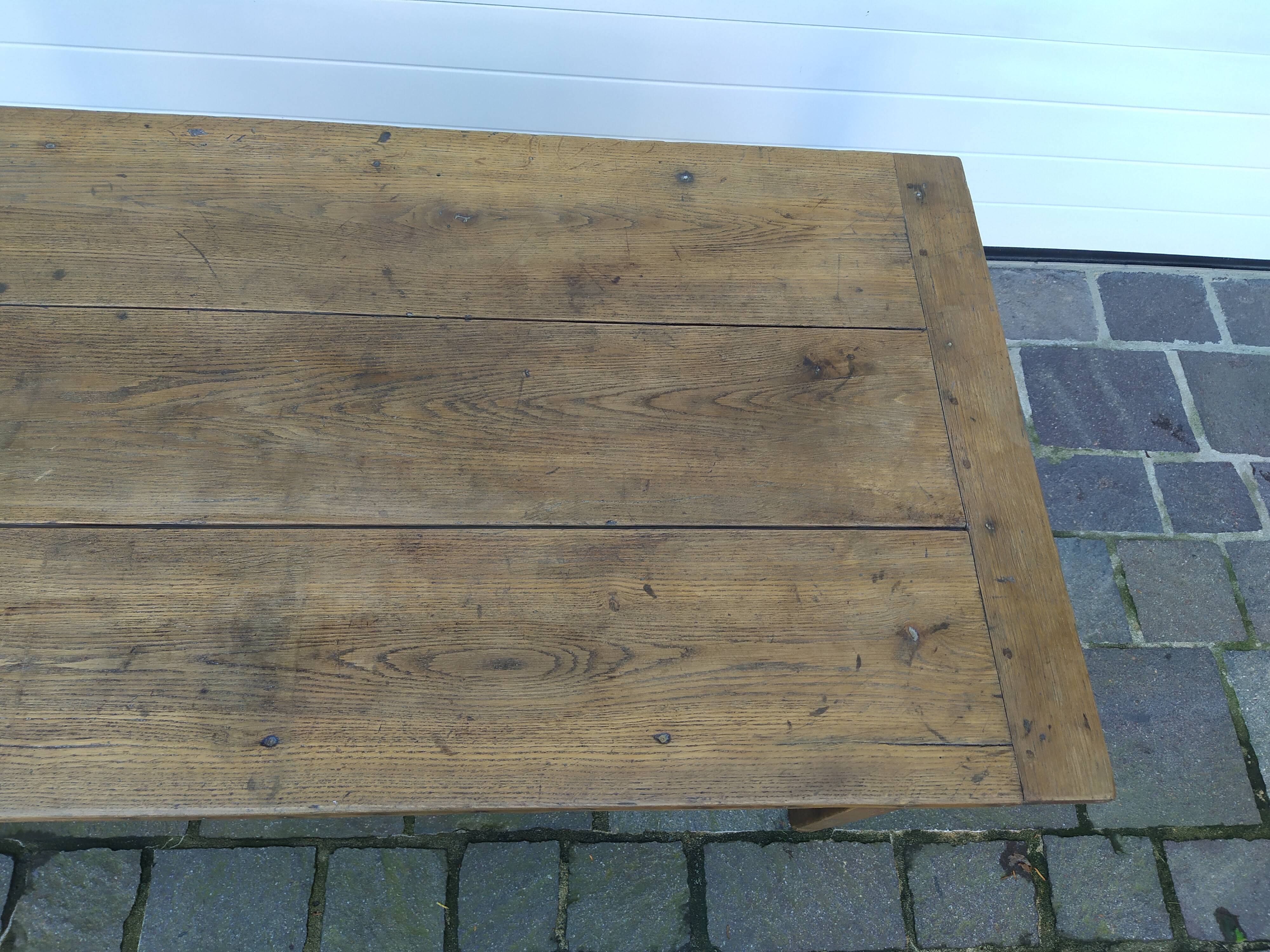 Farm table