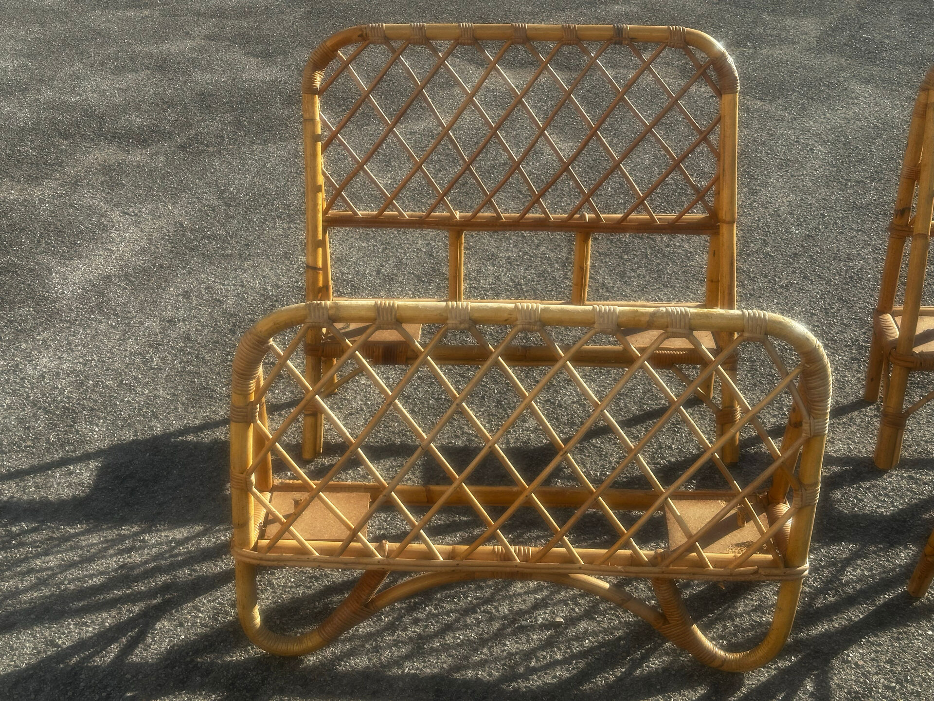 Pair of vintage single beds in rattan, 1970s.