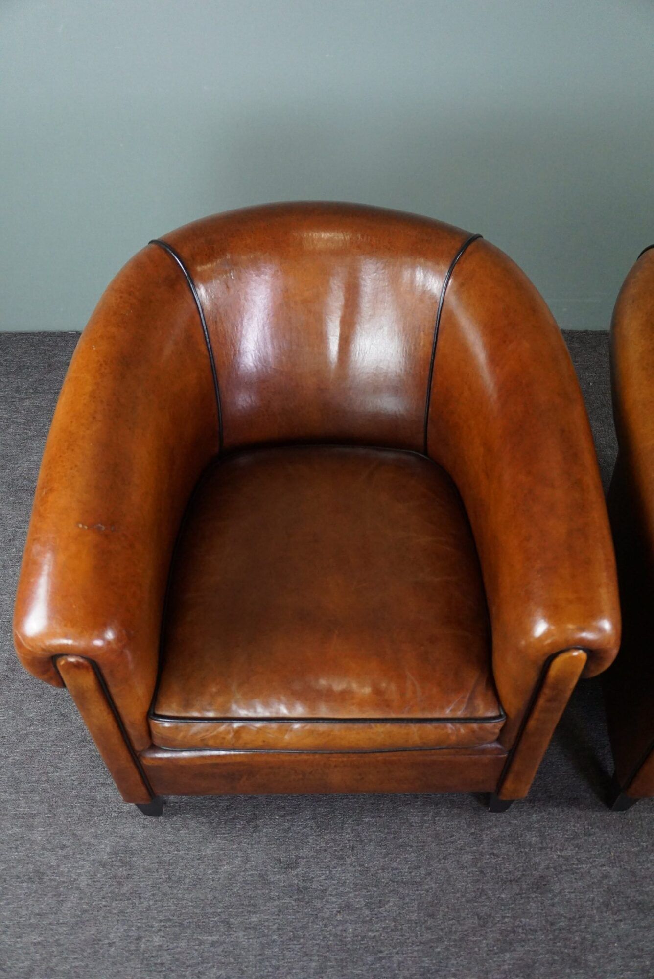 Set of 2 club chairs in black piping sheep leather
