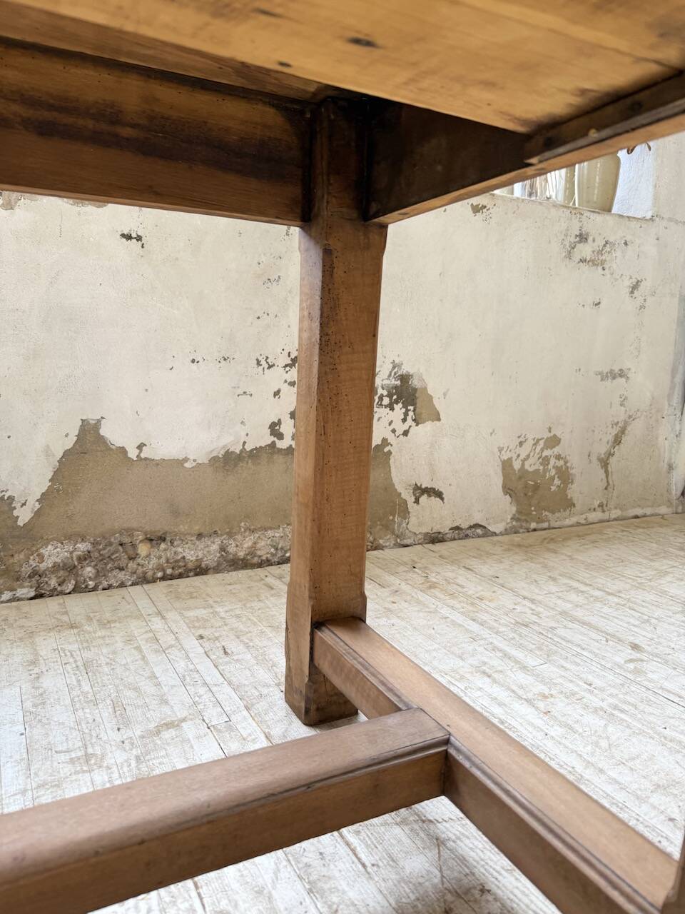 Antique farmhouse or drapery table in walnut, 1900 XL