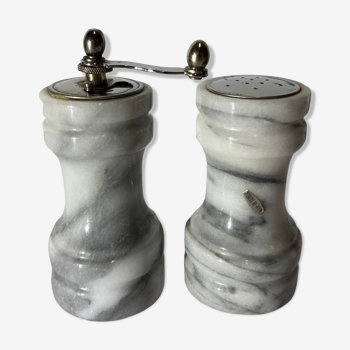 Salières et poivrières rétro moulins à sel et à poivre vintage en marbre des années 1970