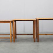 Tables gigognes danoises en chêne des années 50 avec des plateaux en carrelage.