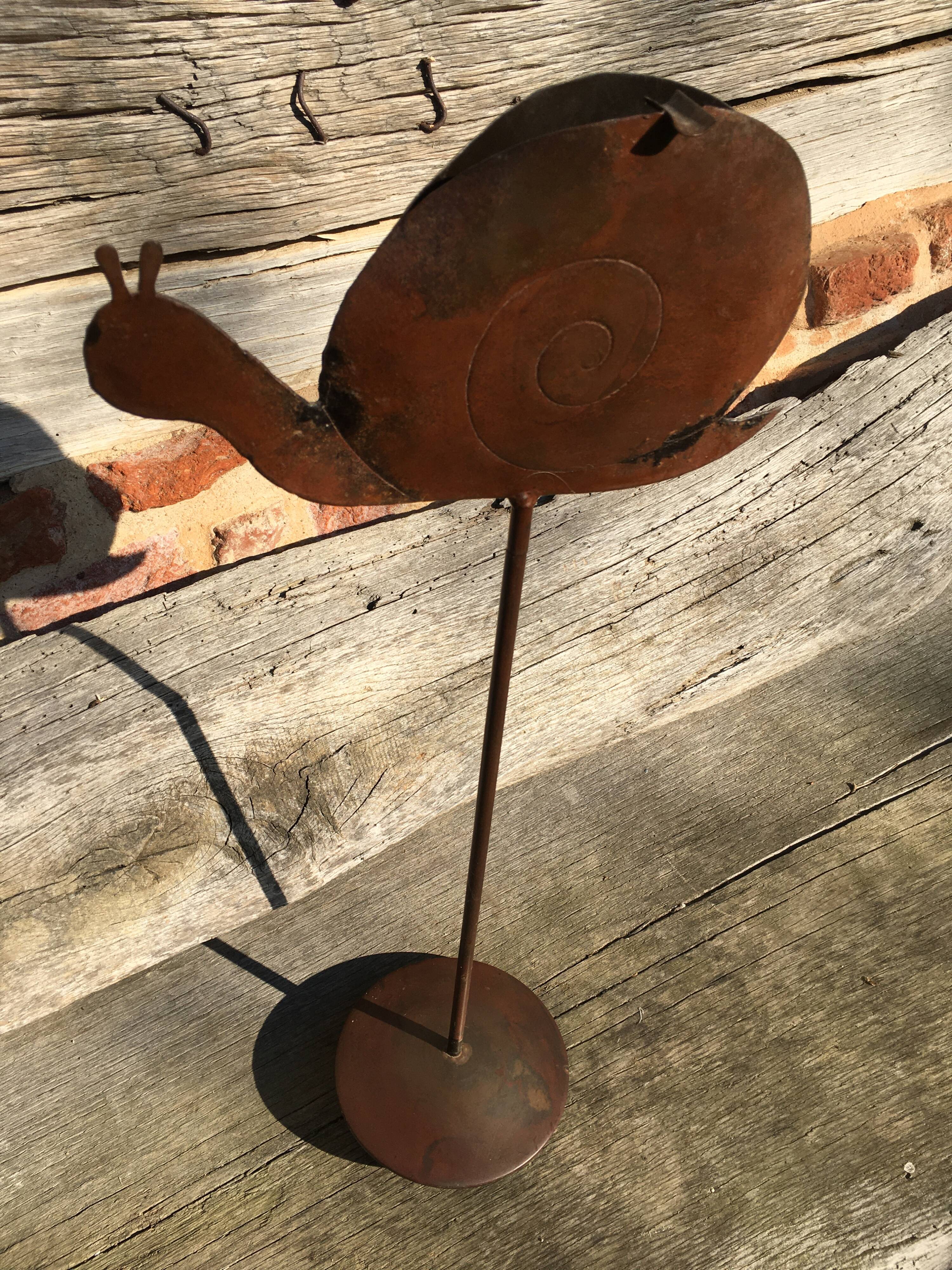 Metal ashtray shaped snail on foot tumble type