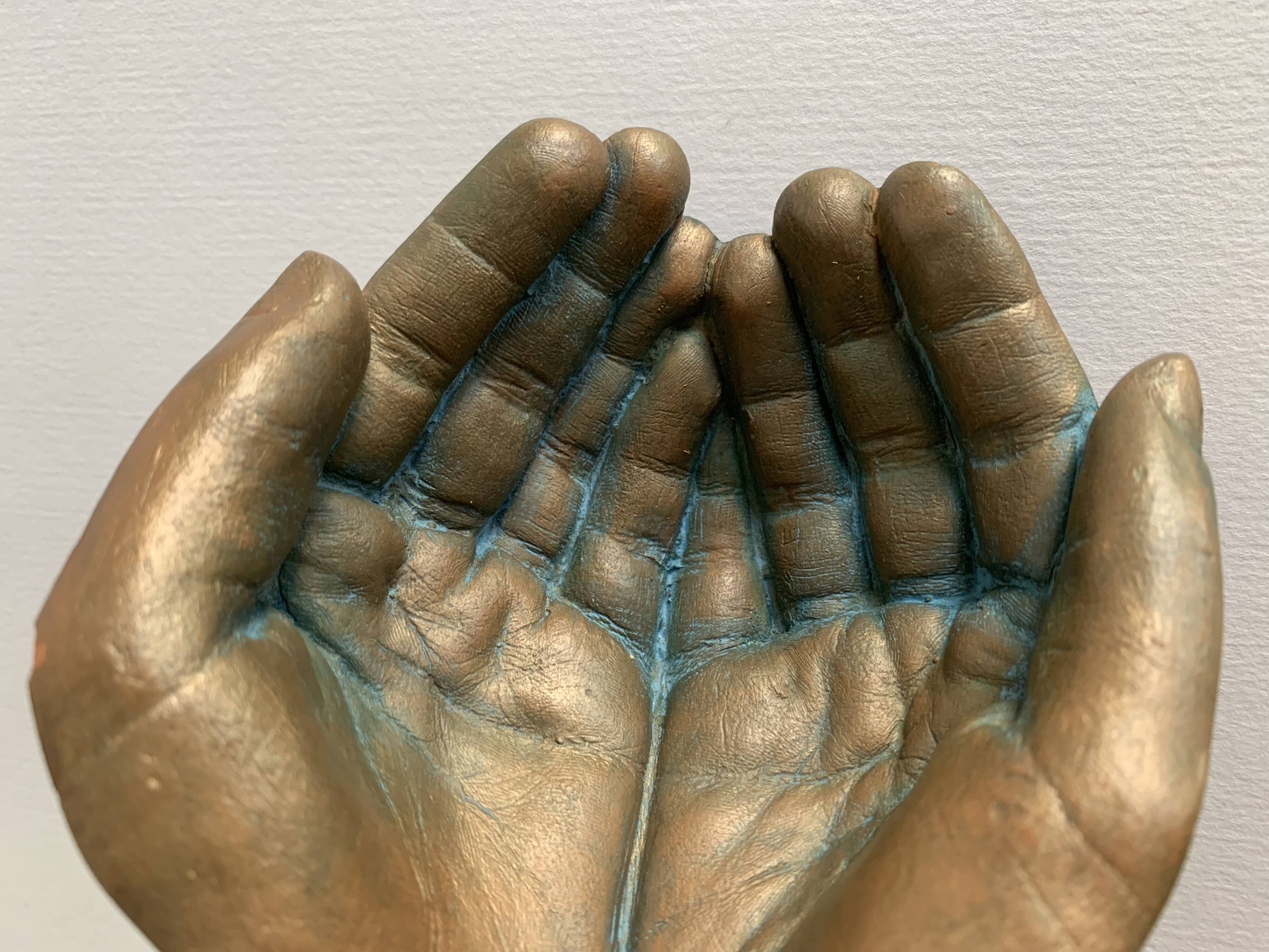 Terracotta art bowl "Jointed hands" signed by the artist Maria Ruiz