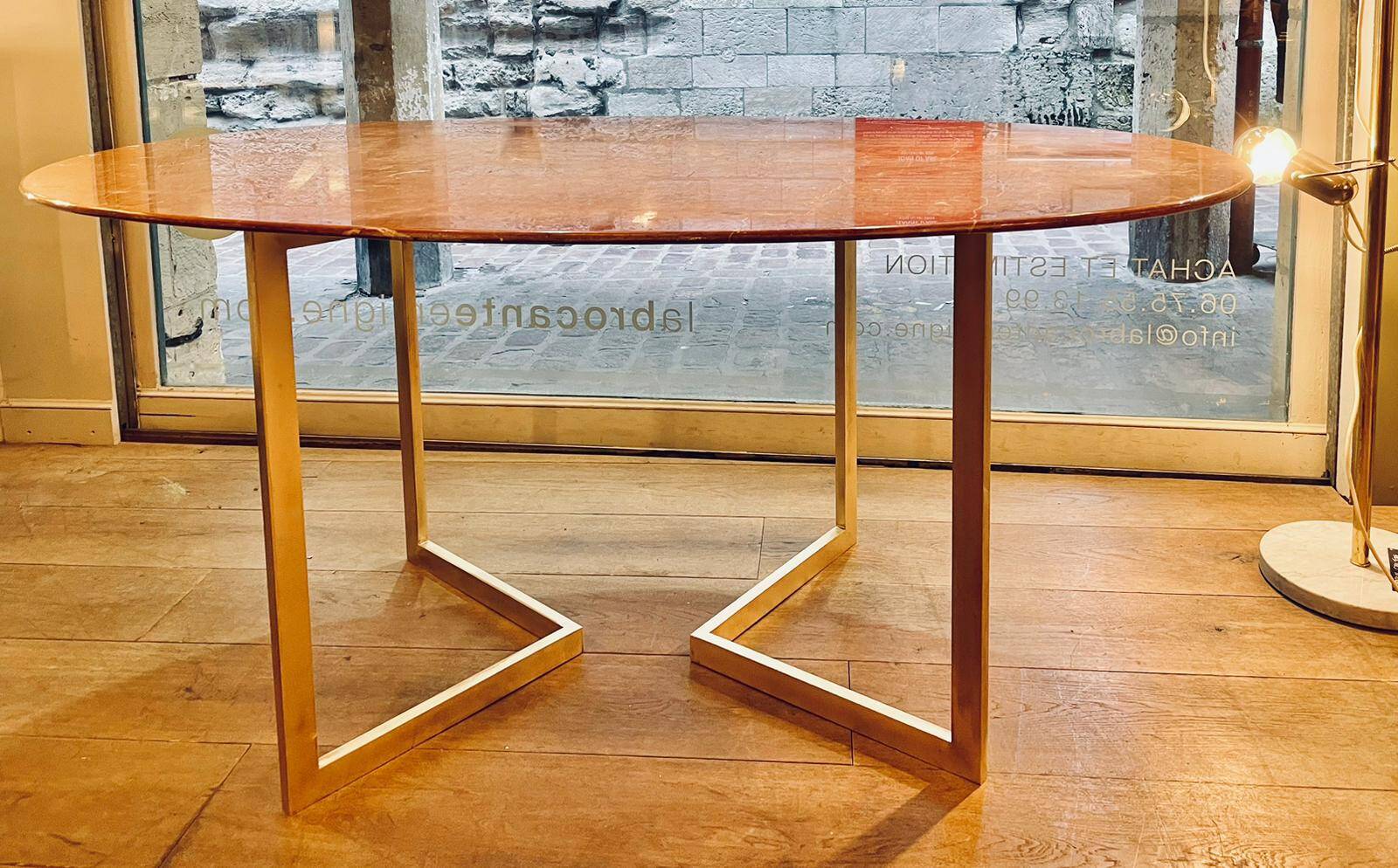 Table ovale en marbre rouge Alicante années 70