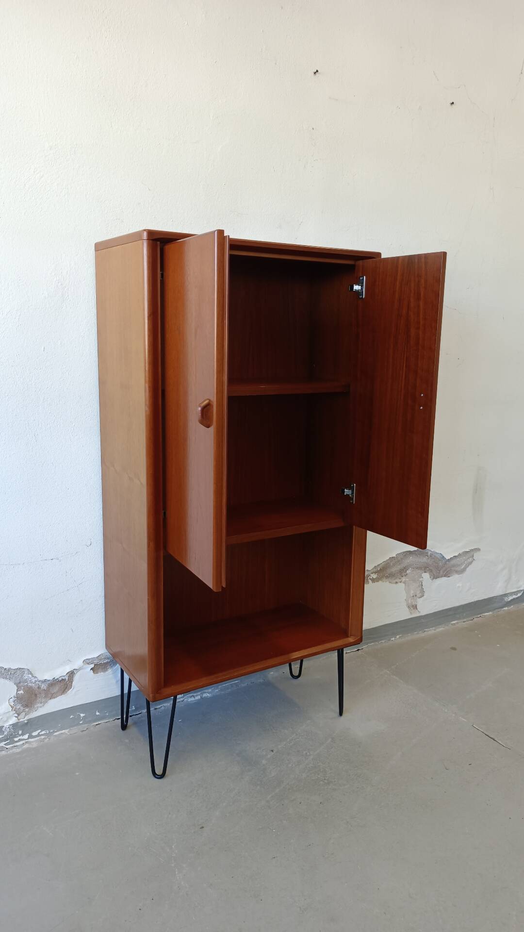 Luning teak wardrobe