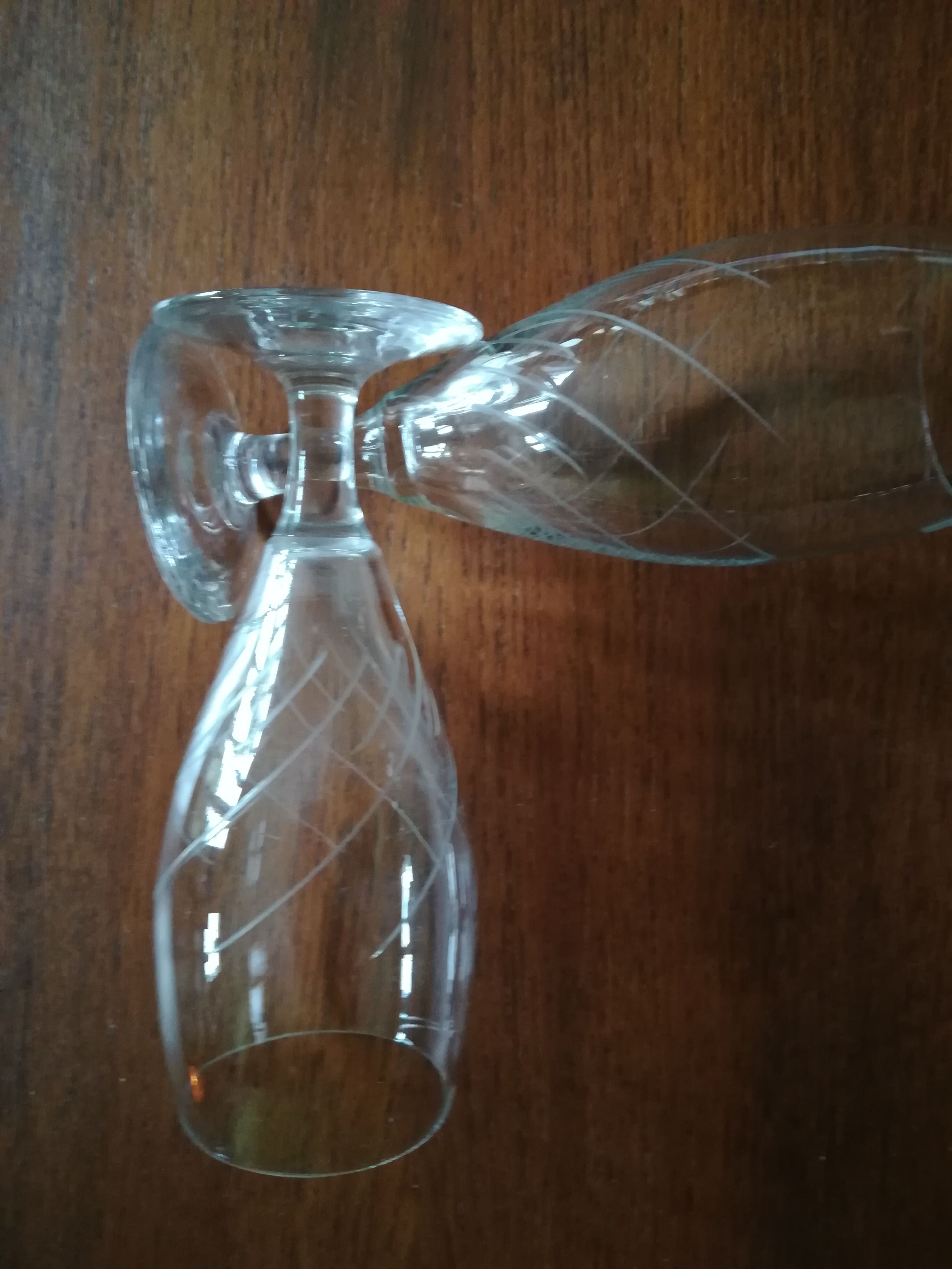 Eight champagne flutes in engraved glass