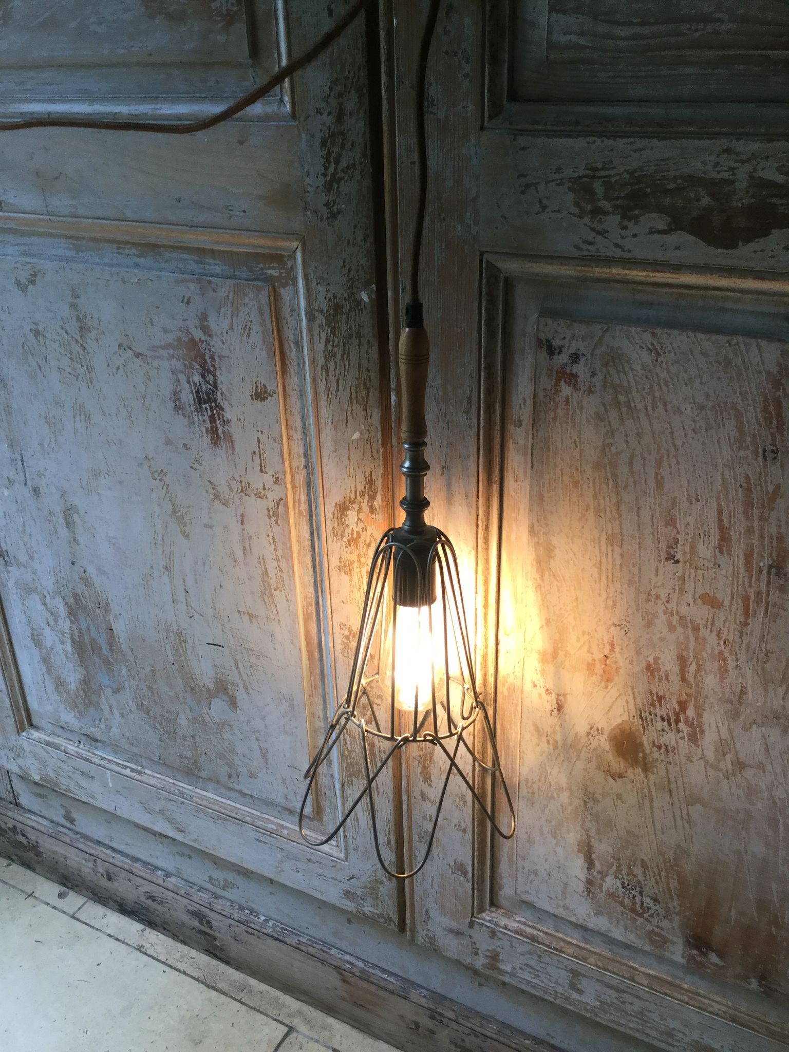 Wood lamp