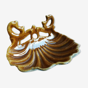 Enamelled cast iron shell soap port