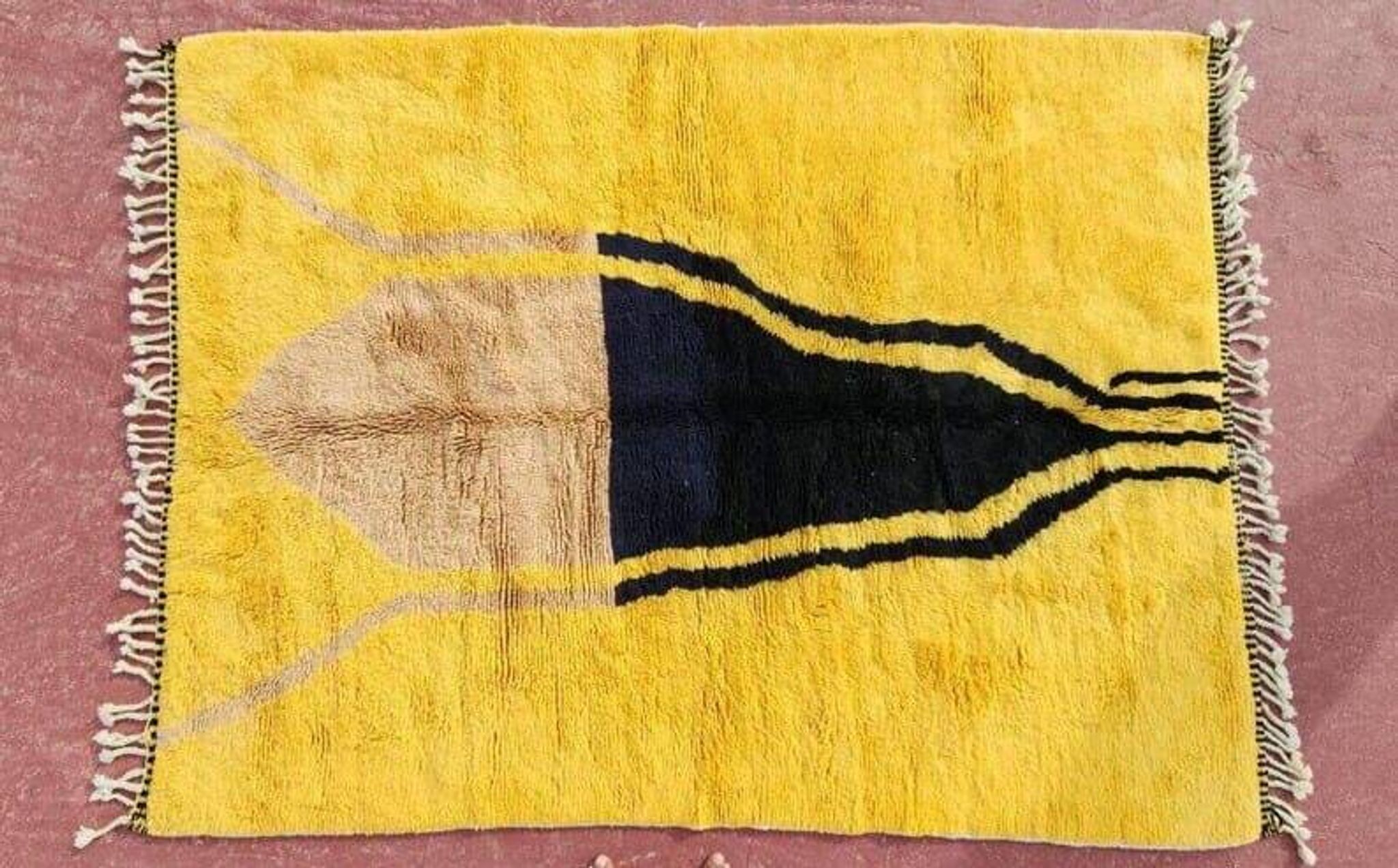 Handmade yellow Berber rug, size 160 x 240 cm