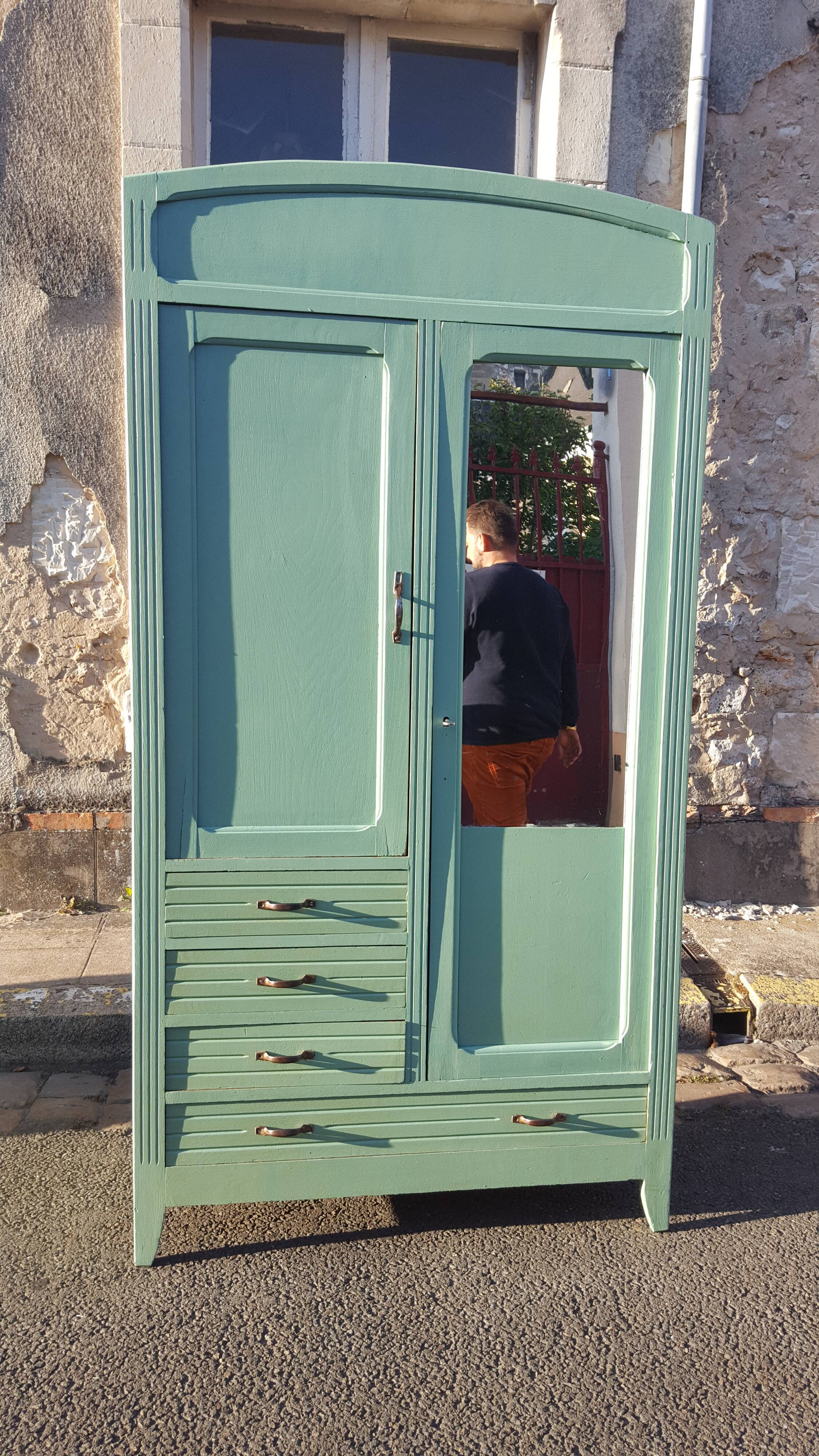 Vintage parisian wooden slip-up