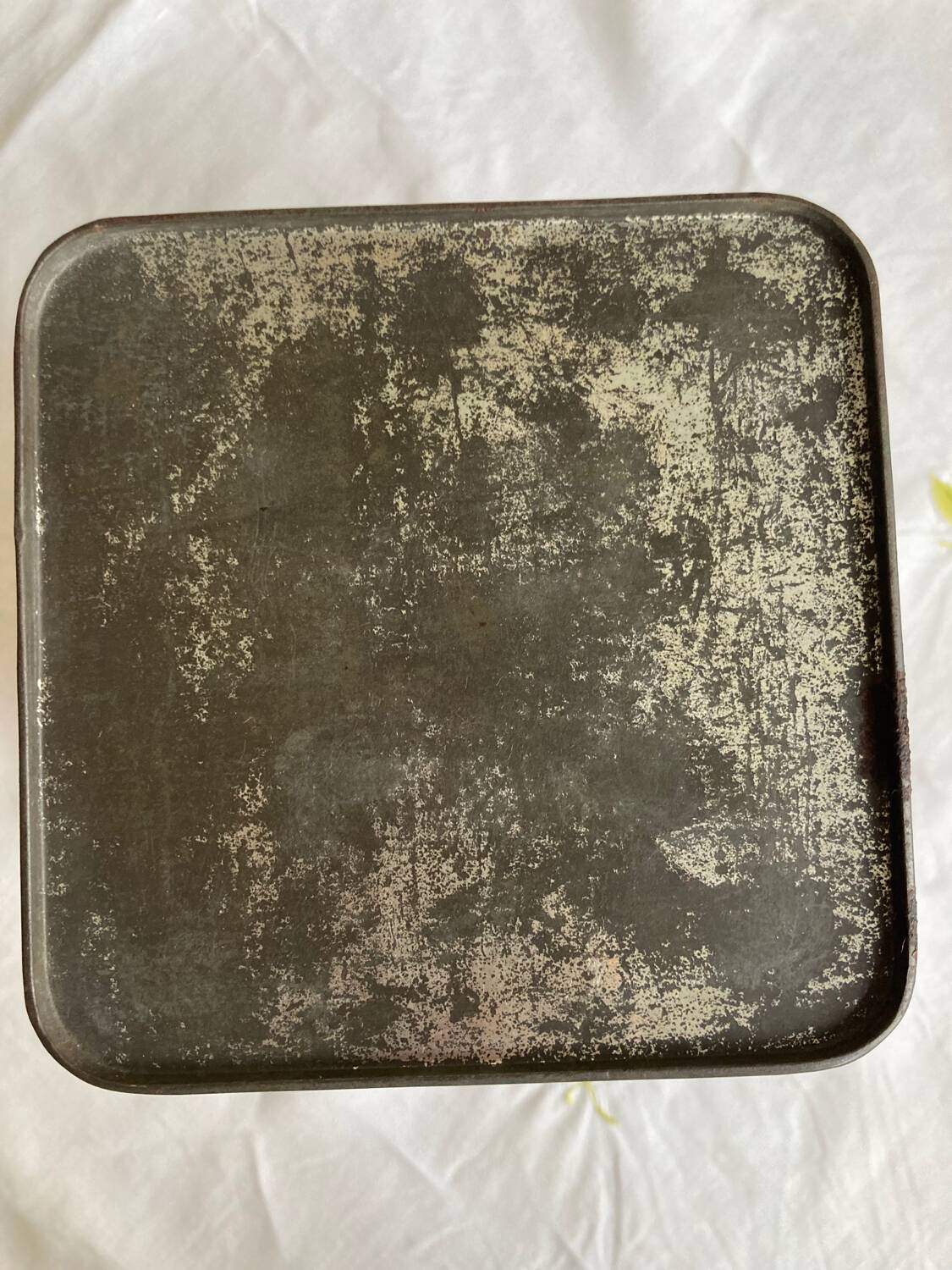 Diase Progil decorated metal box