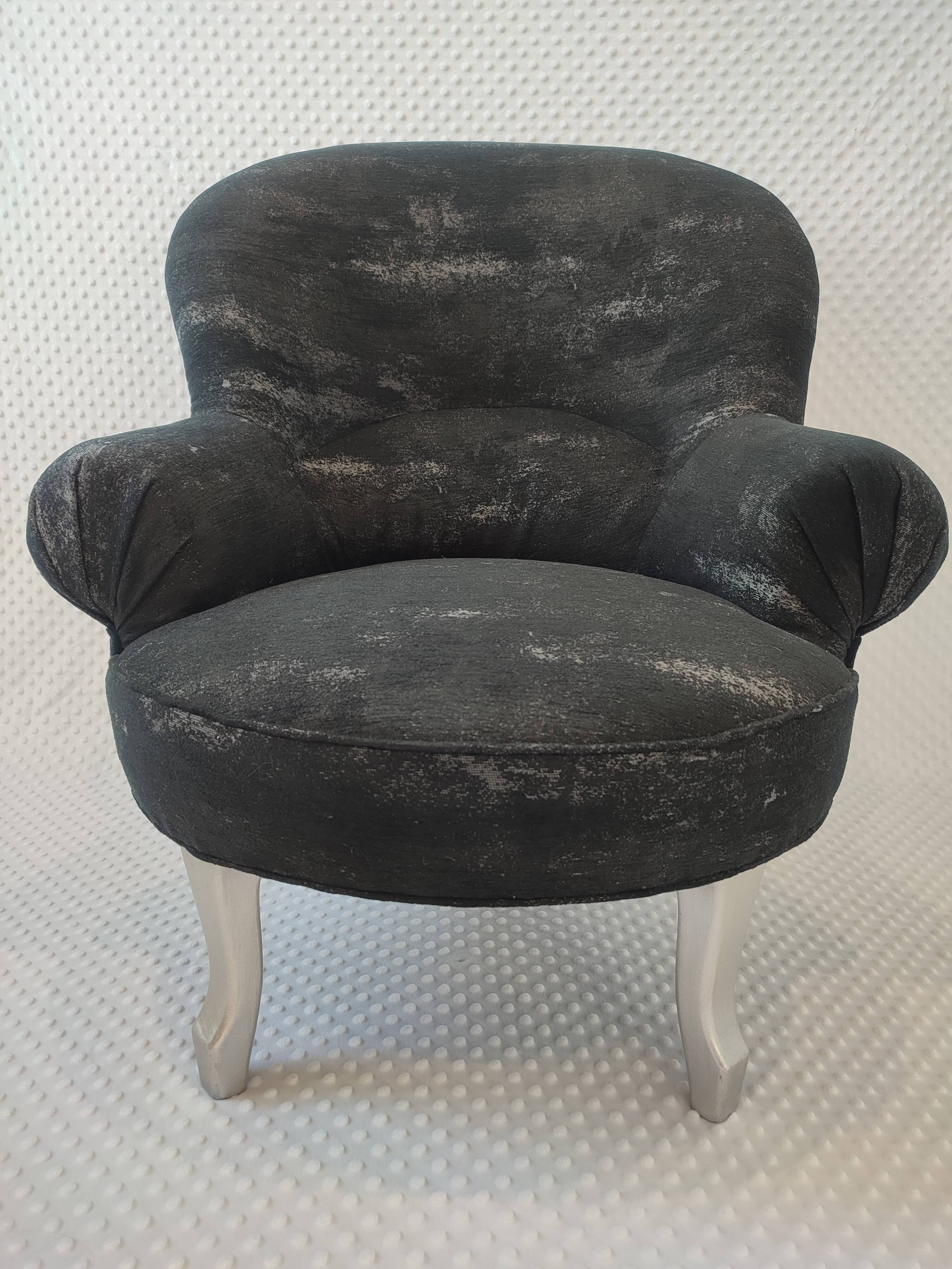 Toad armchair