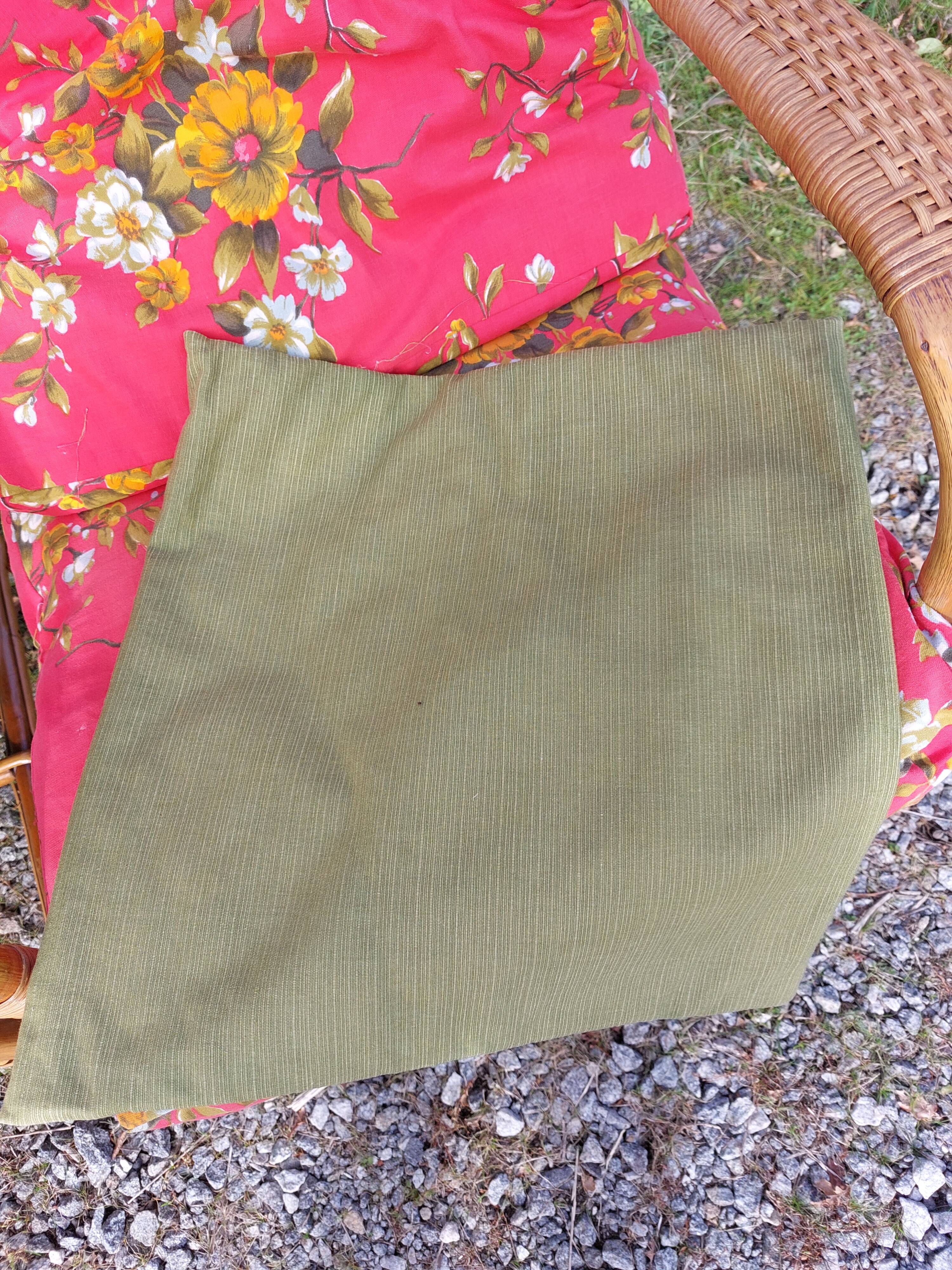 4 armchairs and a coffee table made of rattan and bamboo wood, vintage.