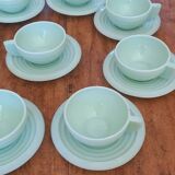 Set of 9 cups and saucers in opaline.