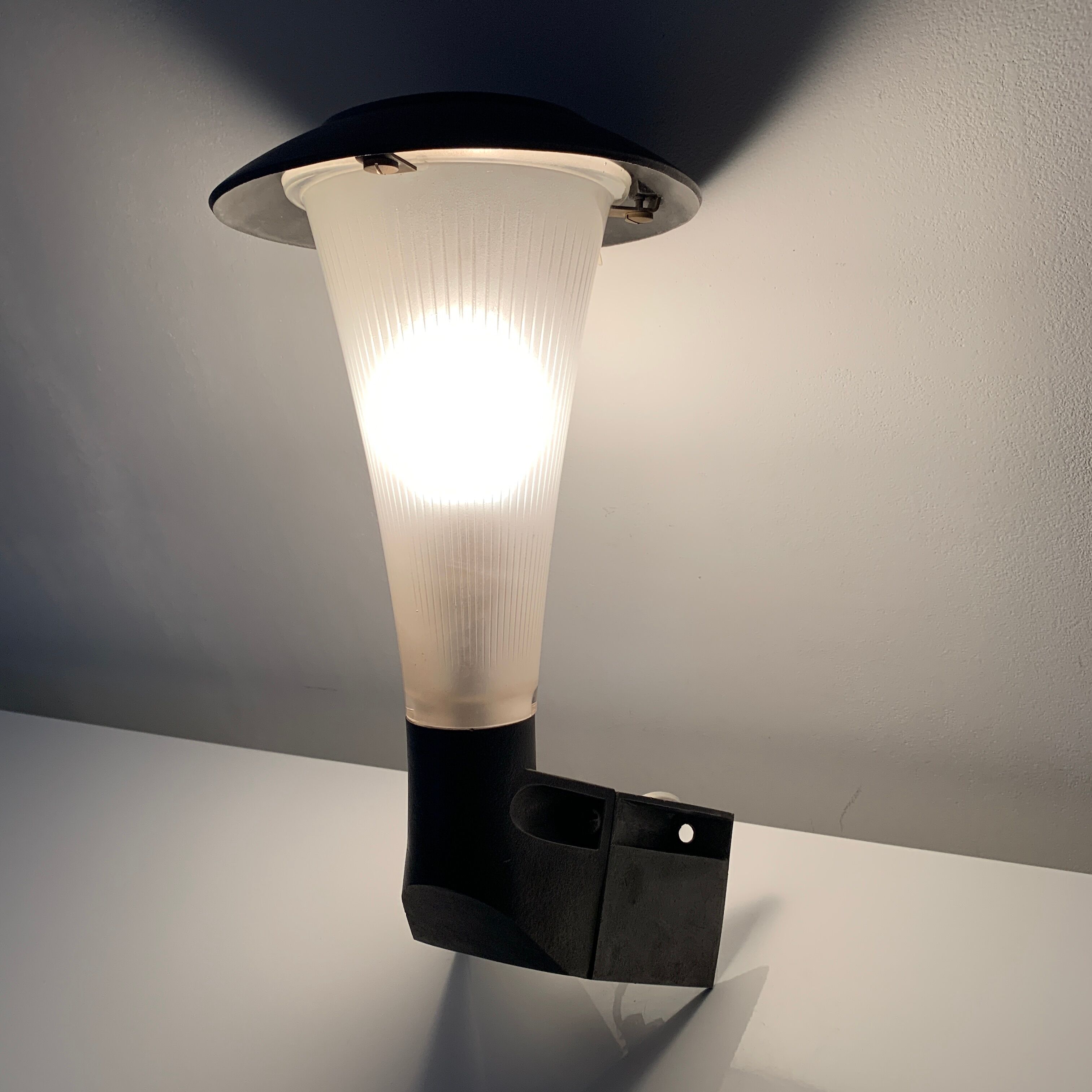 Corner wall lamp in graphite aluminum and Holophane frosted glass