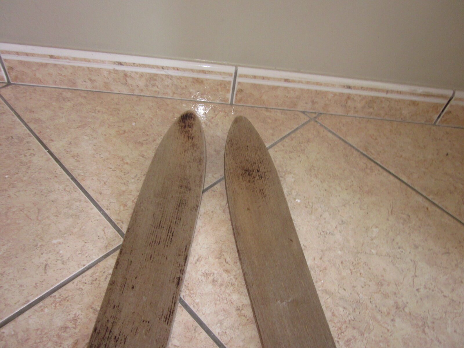 Paire de ski ancien en bois