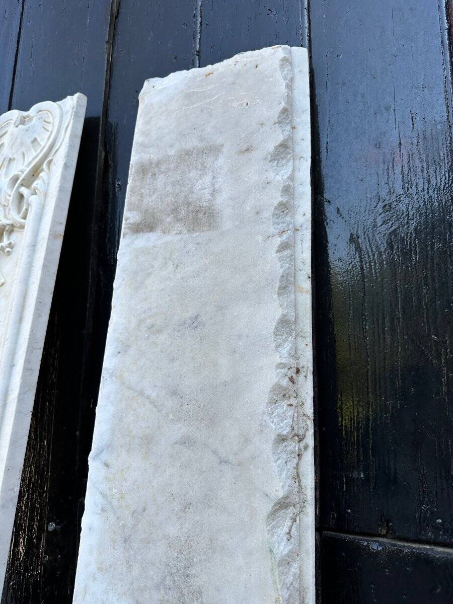 Pair of Louis XV pilasters in Carrara marble, 18th century