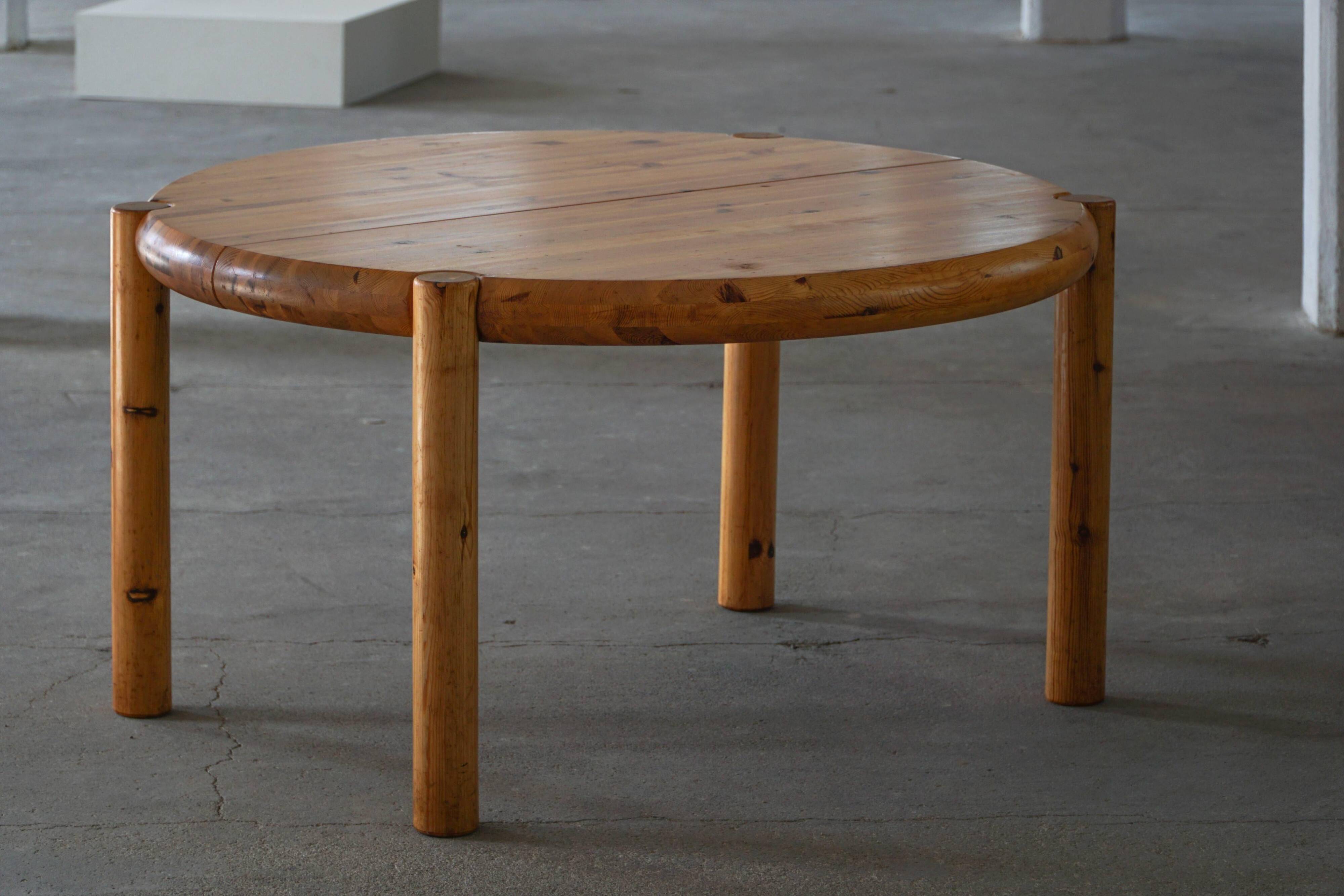 Rainer Daumiller, extendable round dining table in pine, modern Danish style, 1970s.