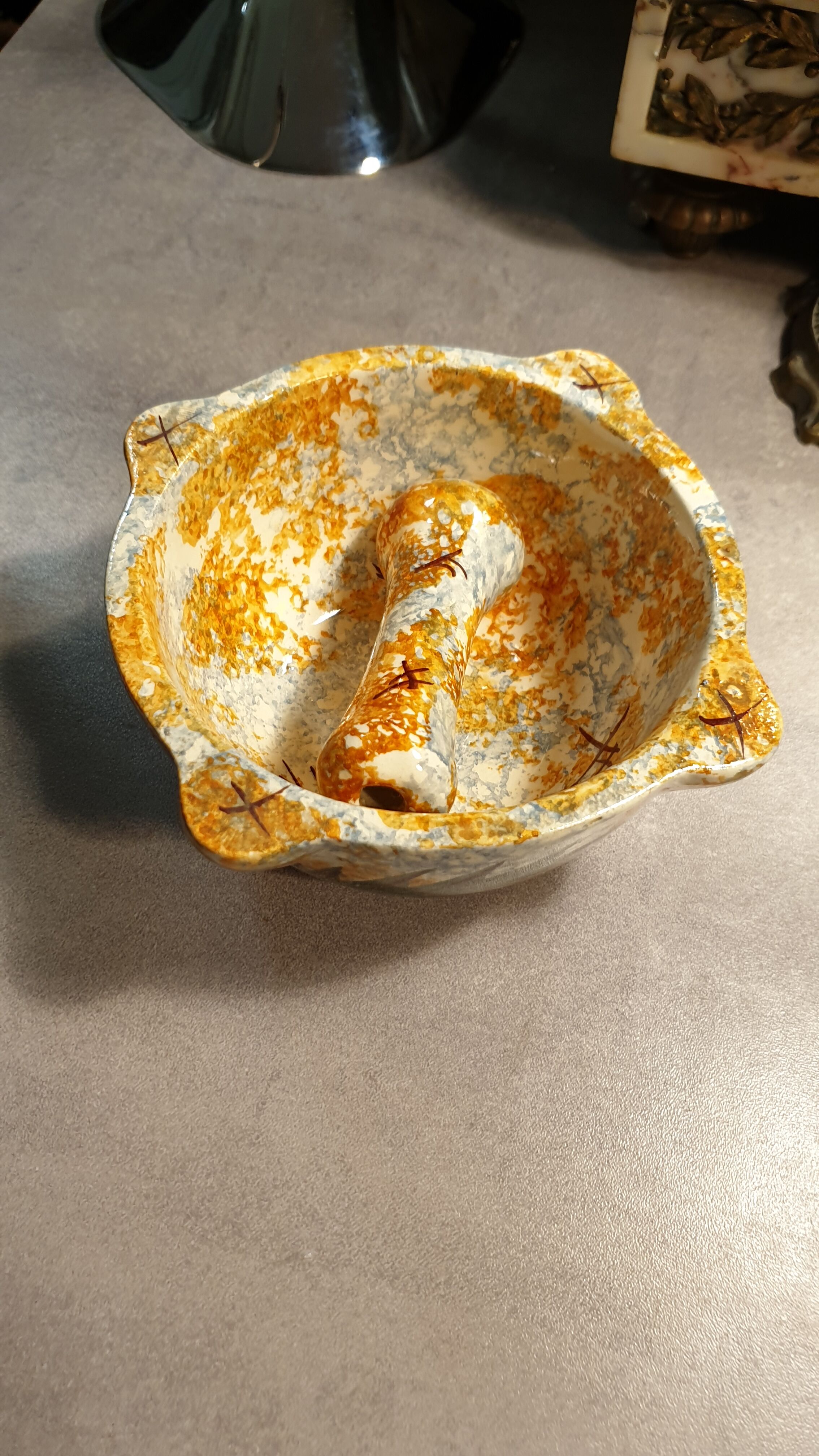 Vallauris mortar/pestle assembly