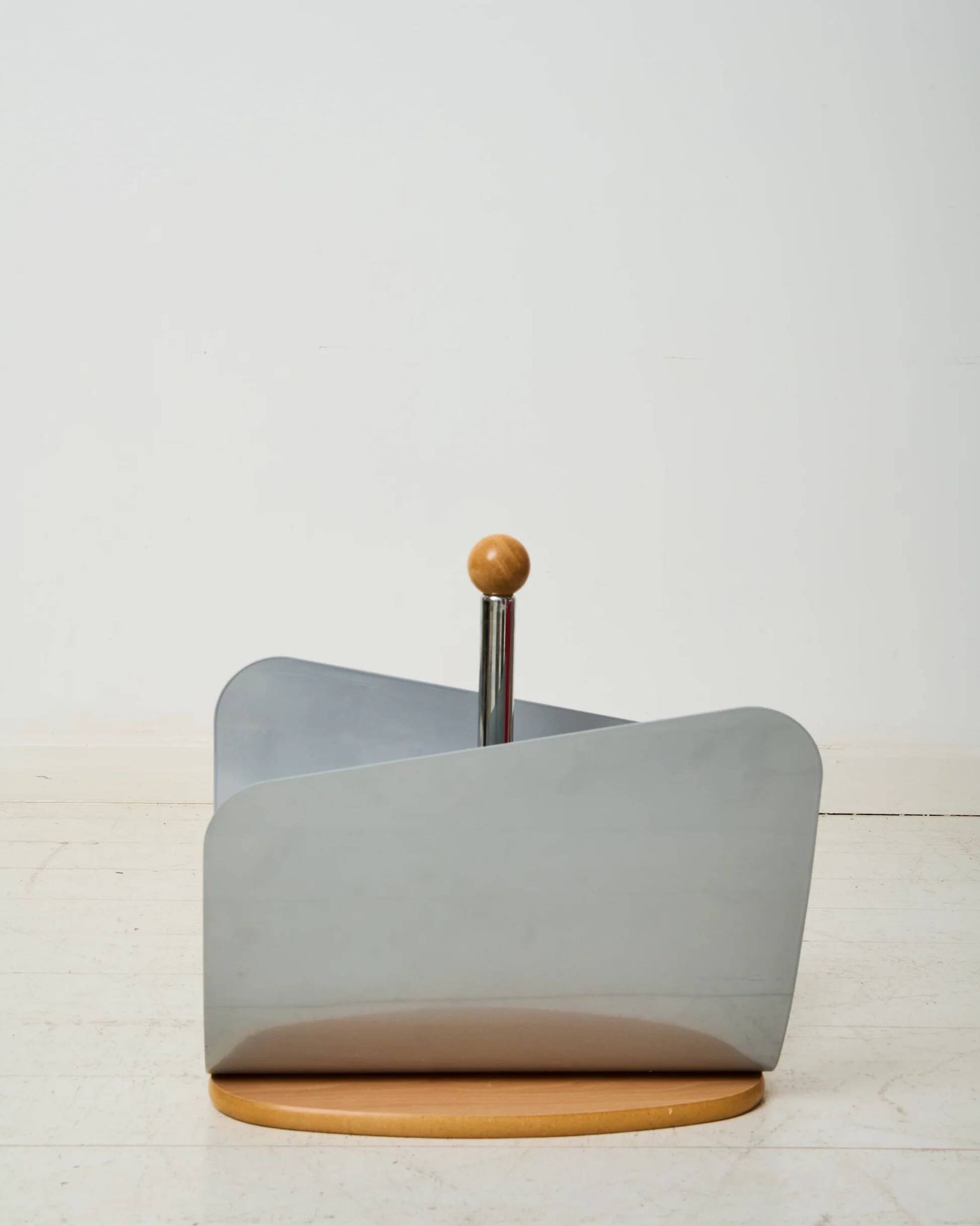 Porte-revues en métal et bois Memphis, 1980s