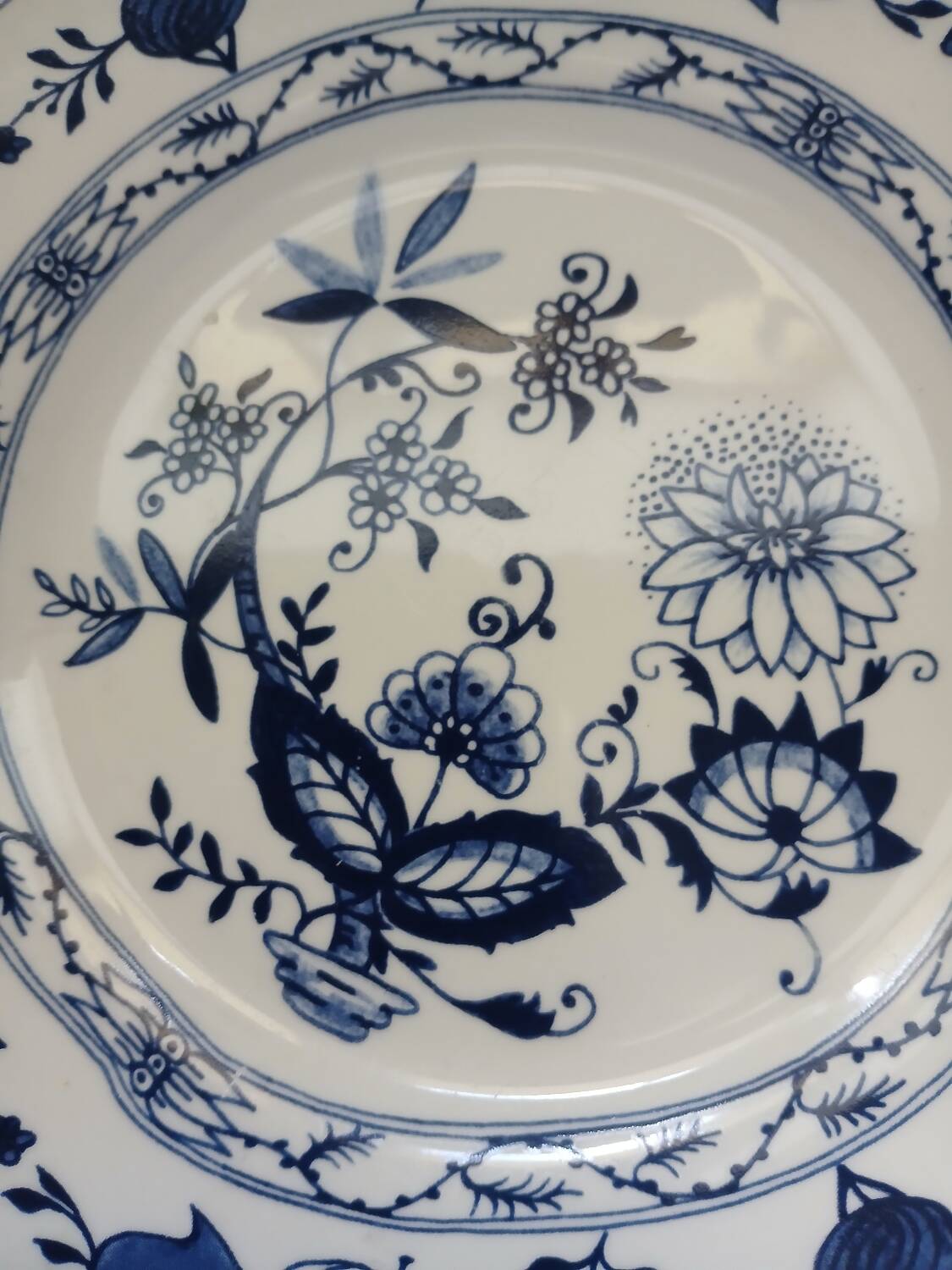 4 Royal Boch dessert plates 