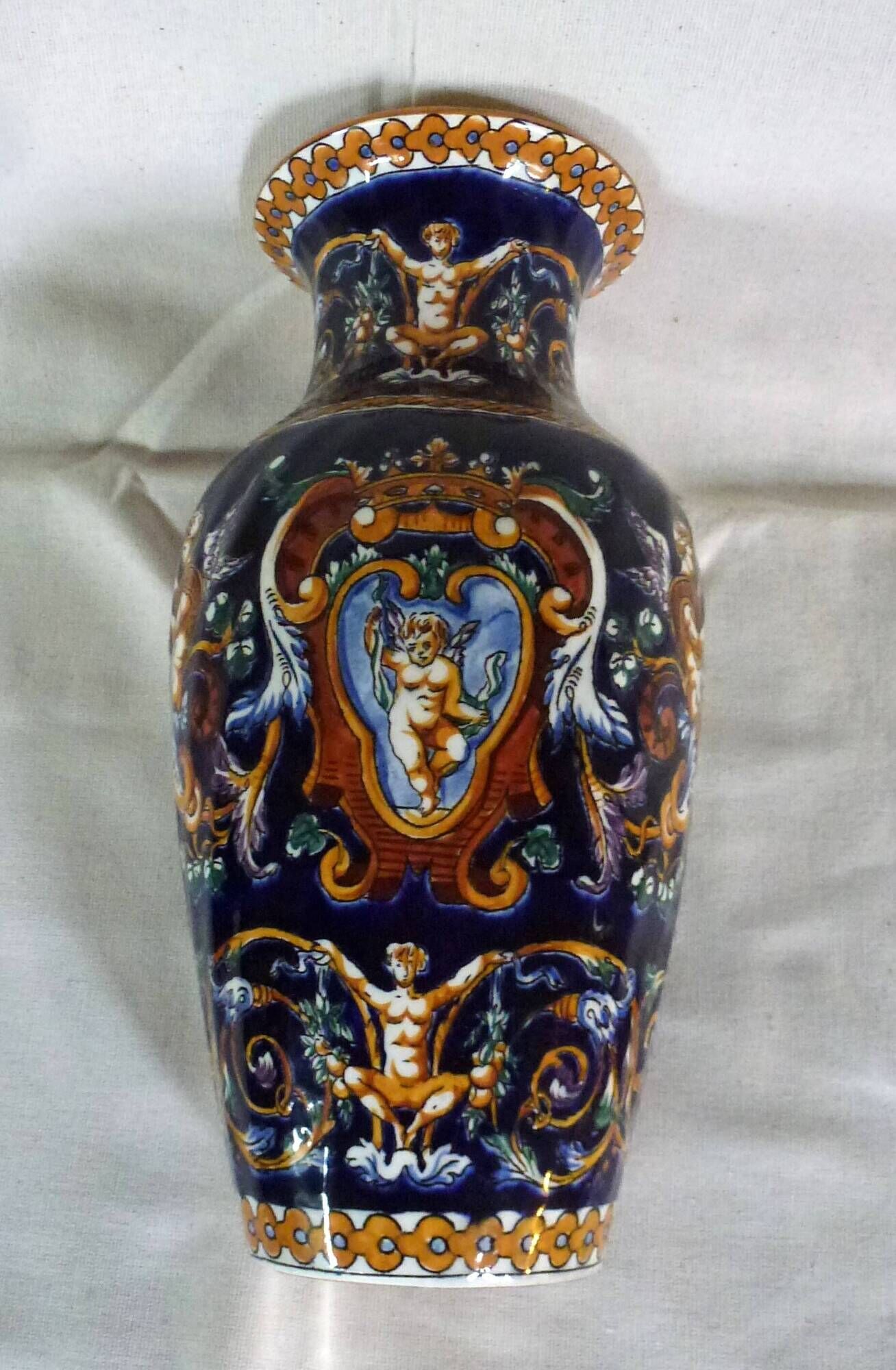 Blue vase gien