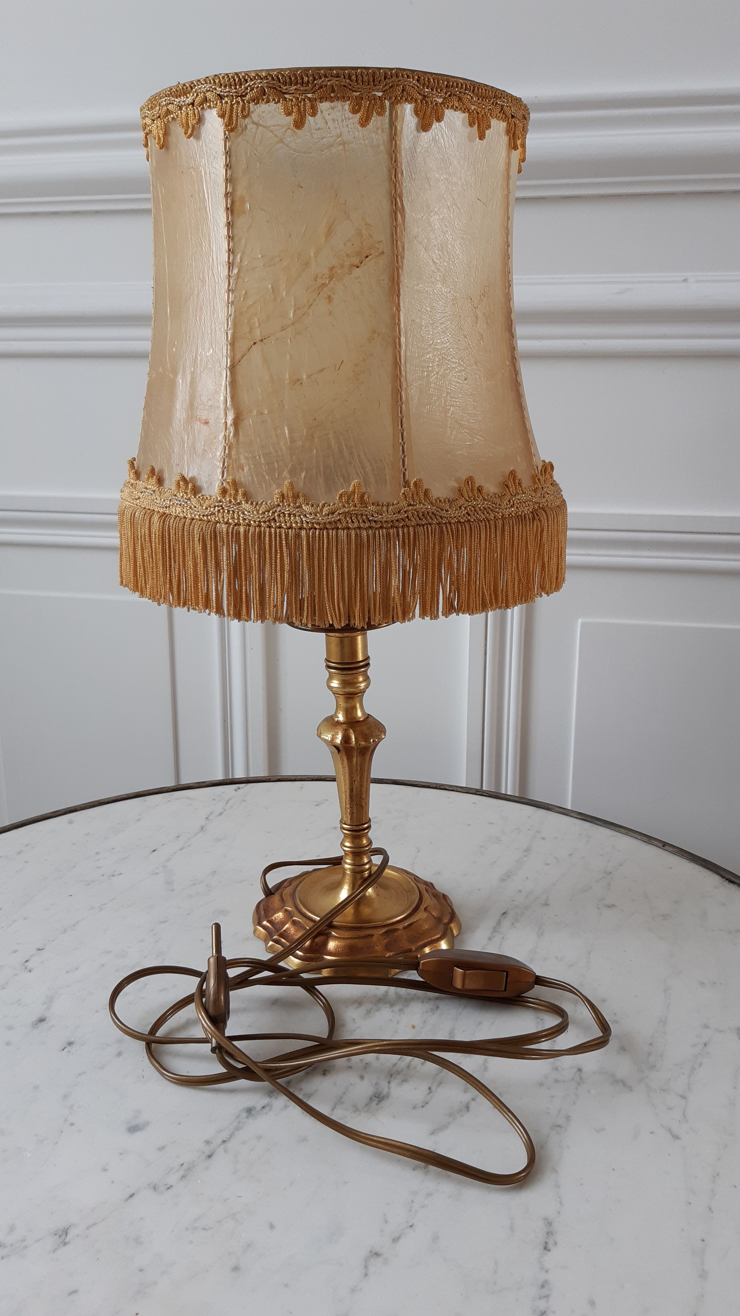 Old lamp in gilded steel and mother-of-pearl lampshade 60-70s